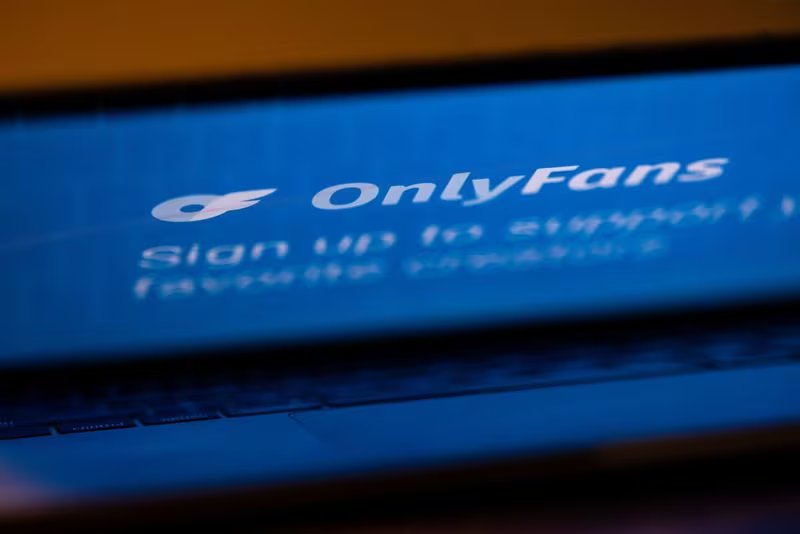 OnlyFans permite a sus creadores obtener ingresos mediante suscripciones, contenido de pago por visión y propinas (REUTERS/Carlos Barria/)