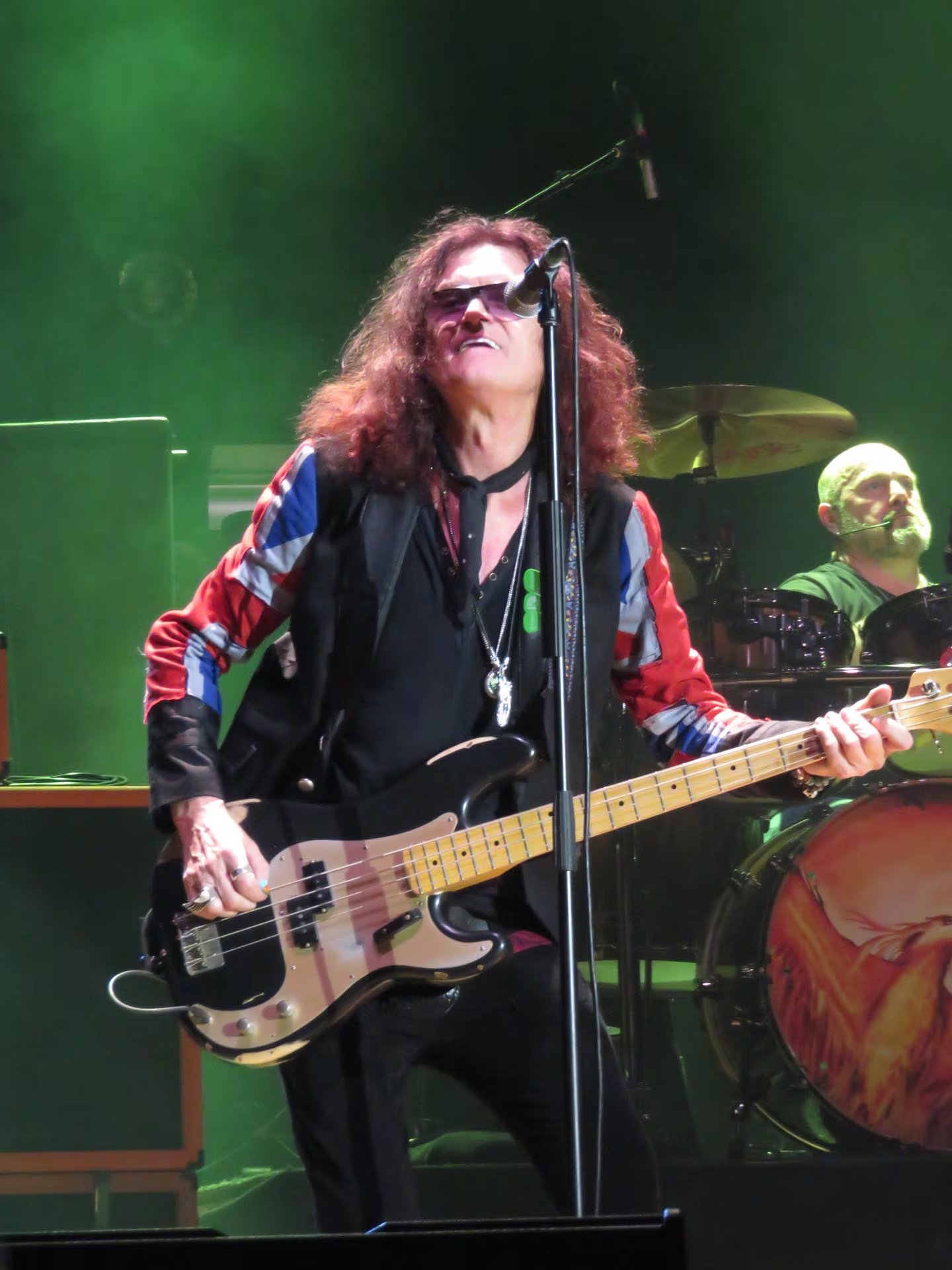 El retiro de Hughes generó mensajes de admiración y apoyo, reflejando el impacto de su trayectoria en la música rock (Fuente: Wikipedia)