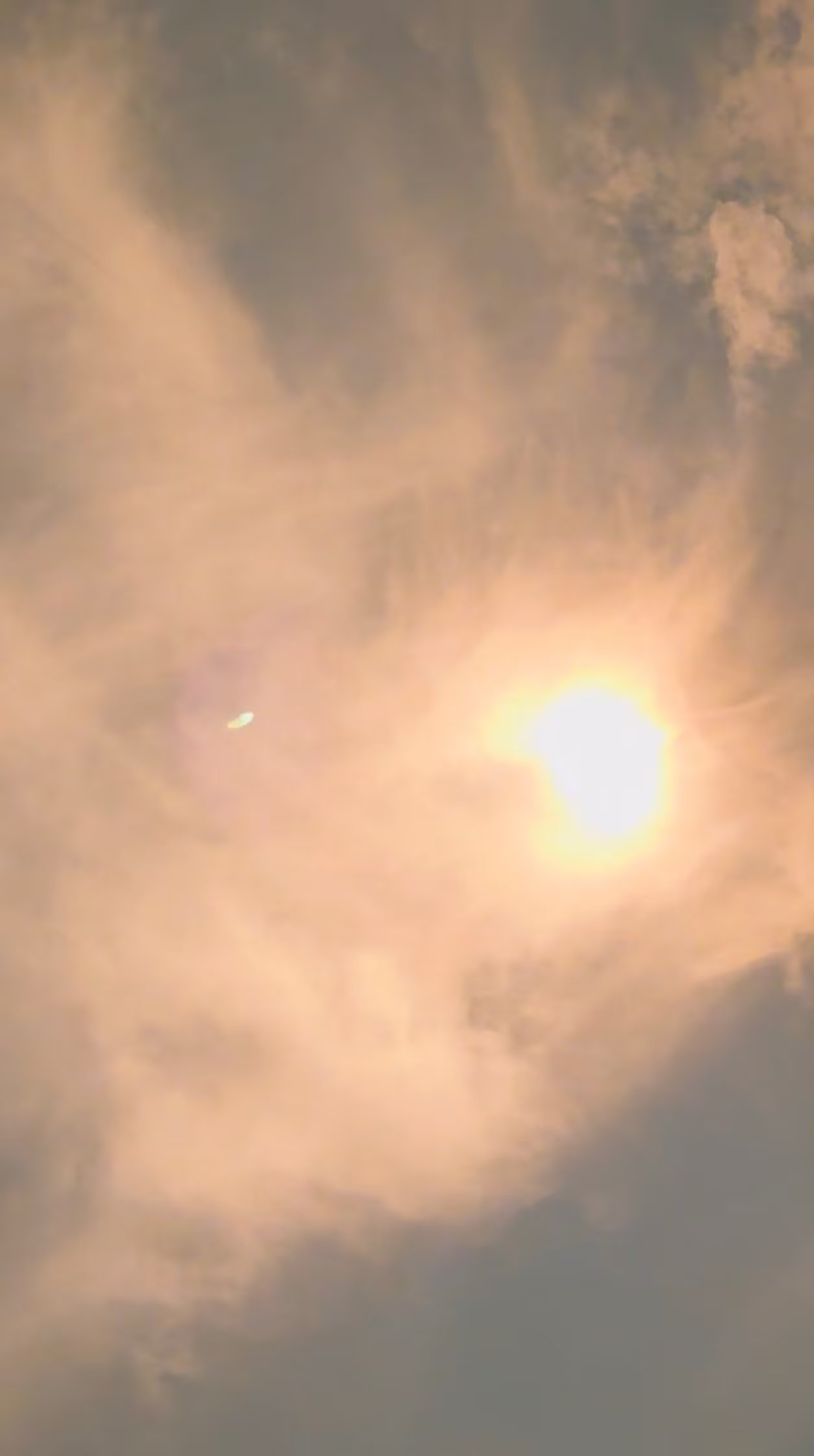 El cohete Larga Marcha 7A explota durante el despegue en Wenchang, Hainan, mientras transportaba el satélite de comunicaciones Zhongxing-4B (Redes sociales/REUTERS)