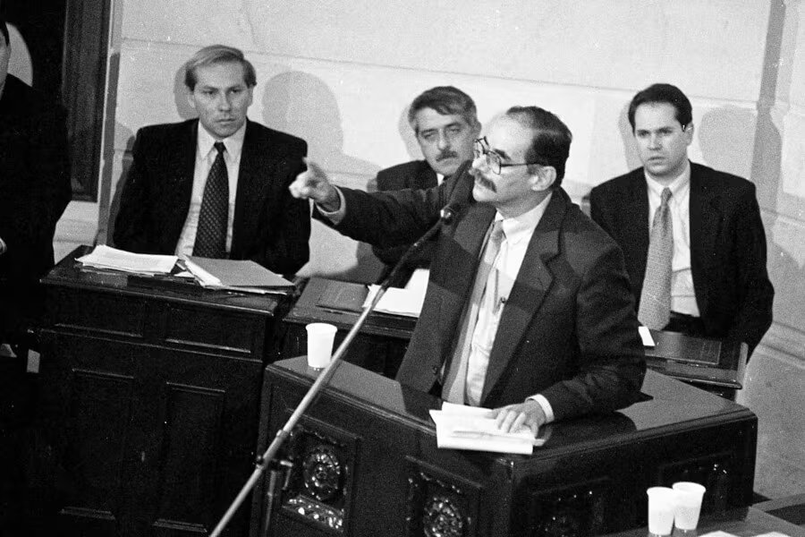 Horacio Serpa Uribe, entonces ministro del Interior en el Gobierno Samper, hablando en el Congreso durante el proceso 8.000 y que logró que archivaran el caso. Colprensa