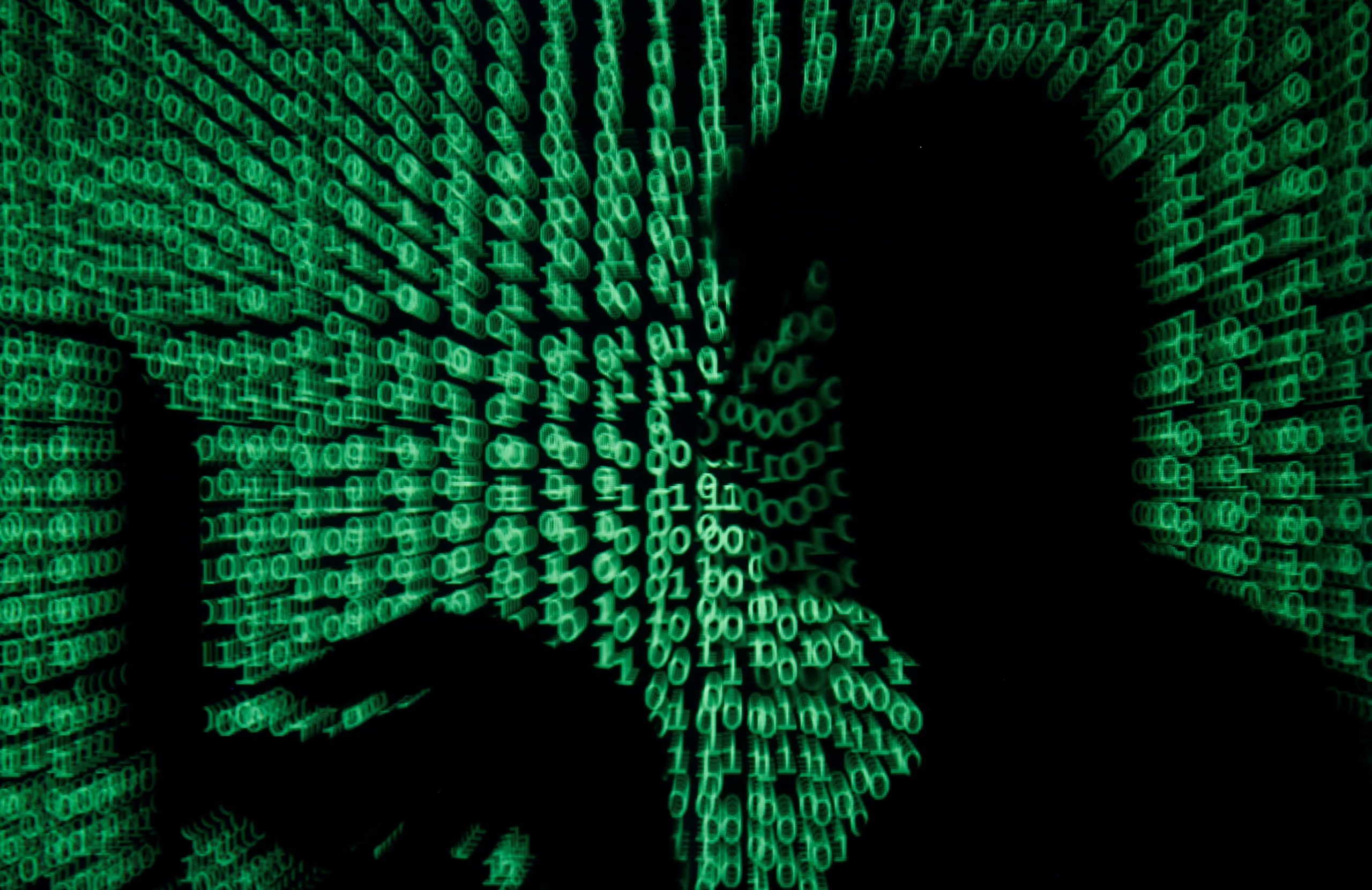 Richard Horne advirtió que Rusia, China e Irán figuran entre los países observados por actividades digitales contra infraestructuras críticas británicas. (REUTERS/Kacper Pempel/Illustration/Archivo)