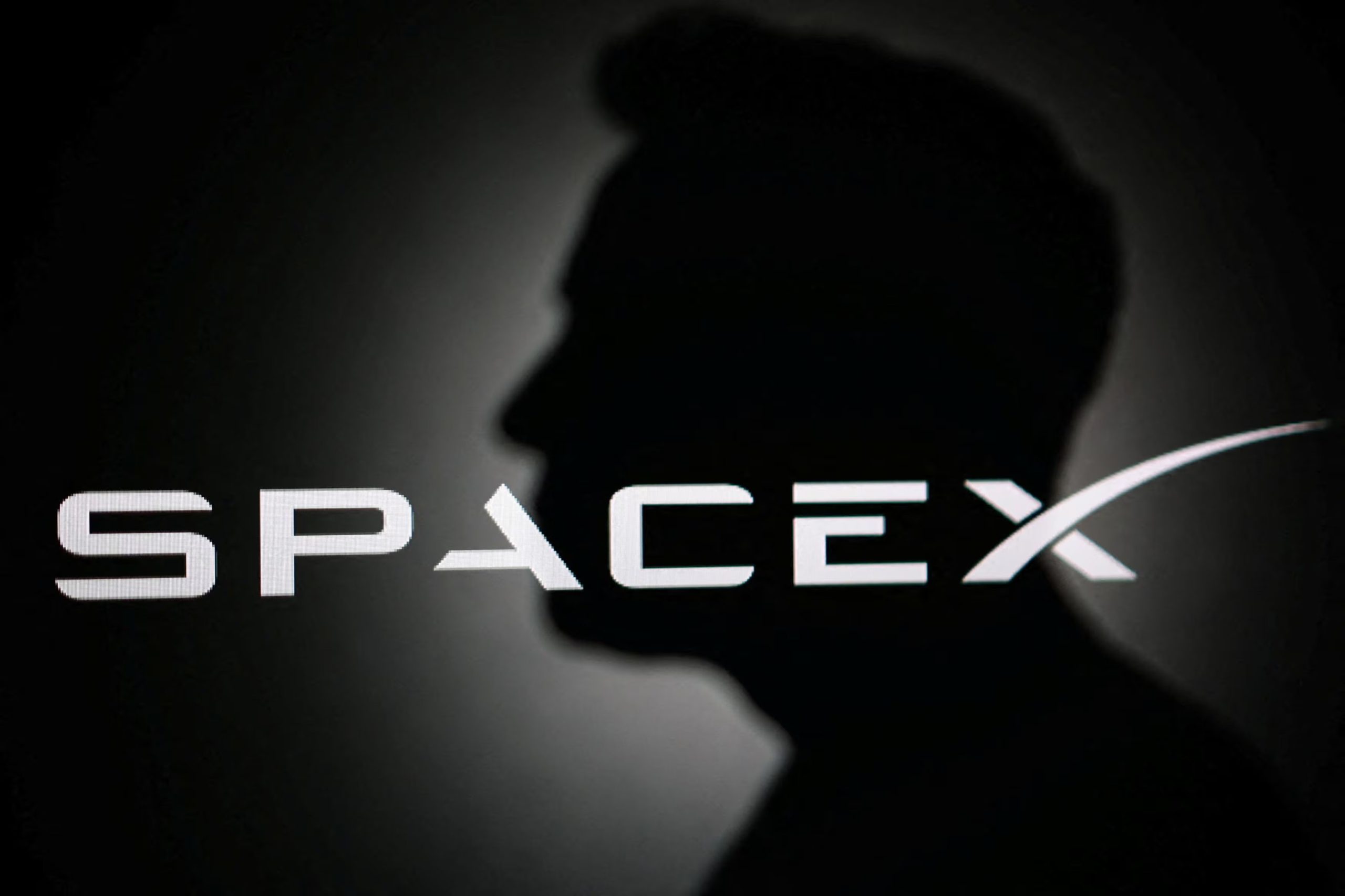 La valoración de SpaceX superó los USD 1,8 billones en un contexto de presión sobre las finanzas universitarias por la financiación federal, la demografía y el capital privado (REUTERS/Dado Ruvic/Illustration)