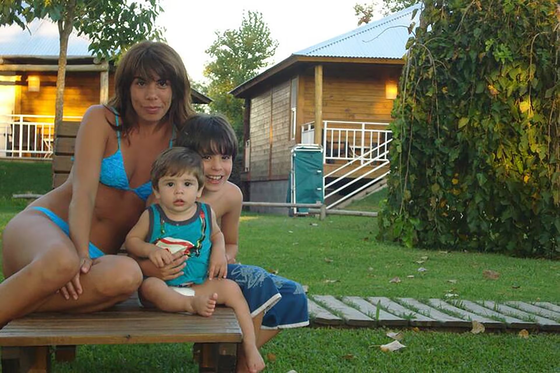 Gabriela con sus hijos Francisco y Luciano