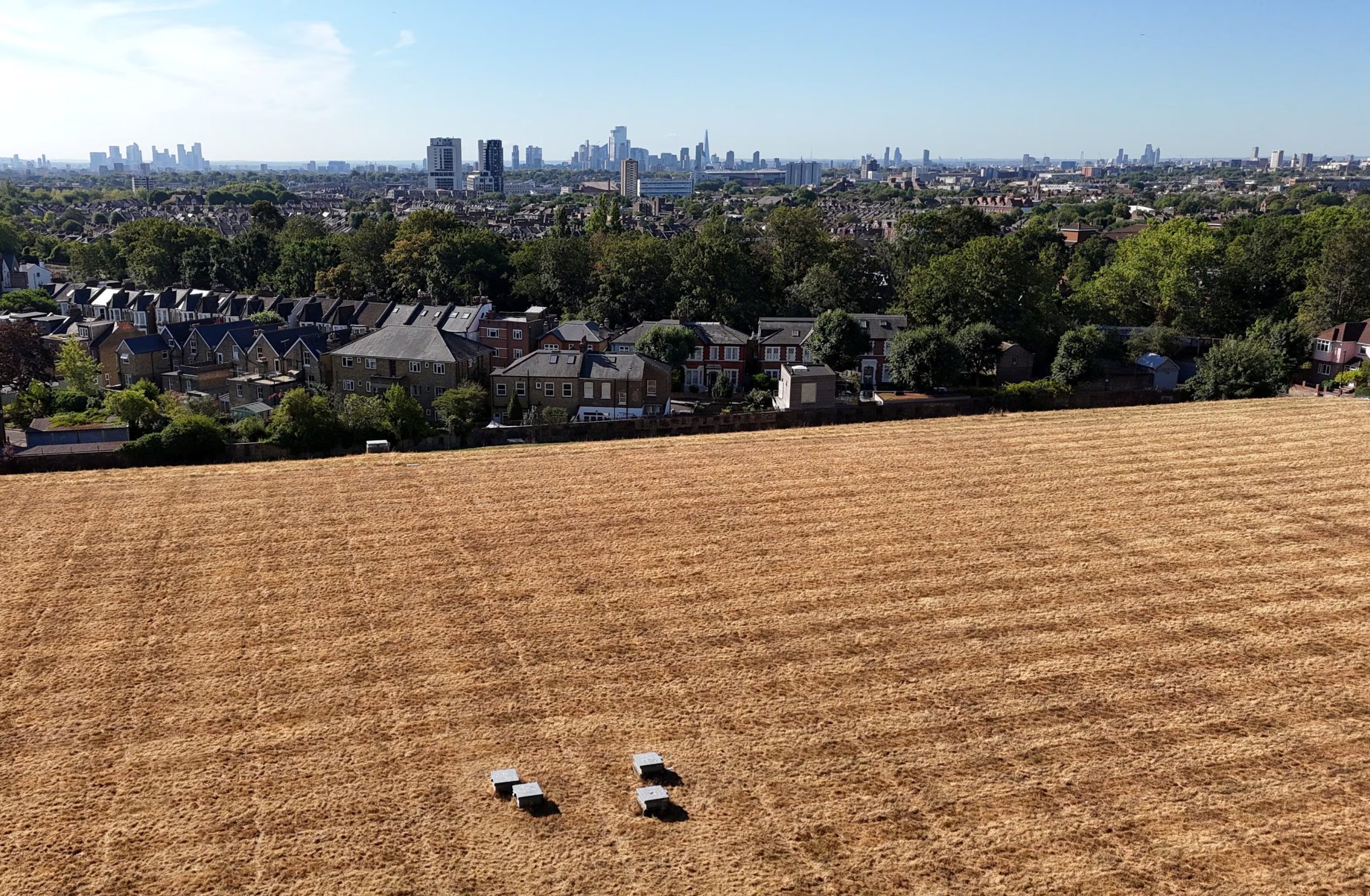 Londres pierde el verde de sus parques y muestra praderas secas, polvo y tierra agrietada (REUTERS/Isabel Infantes)