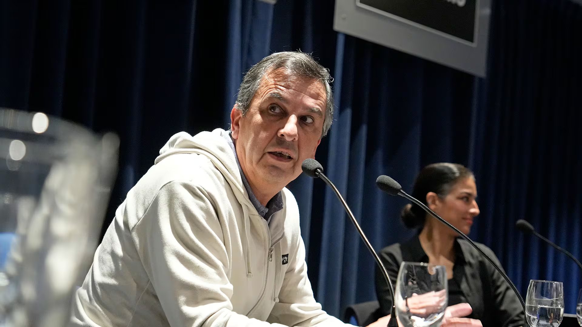 El autor durante su intervención en el Primer Foro de Inteligencia Artificial de la Universidad de Palermo