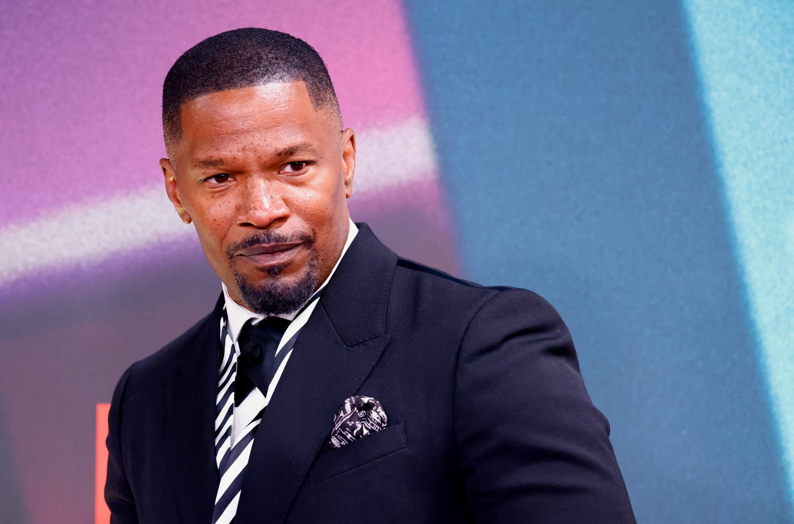 Jamie Foxx volvió al hospital para agradecer a las 60 enfermeras que lo atendieron y celebró en rehabilitación el compromiso de Corinne Foxx con Joe en Chicago (REUTERS)