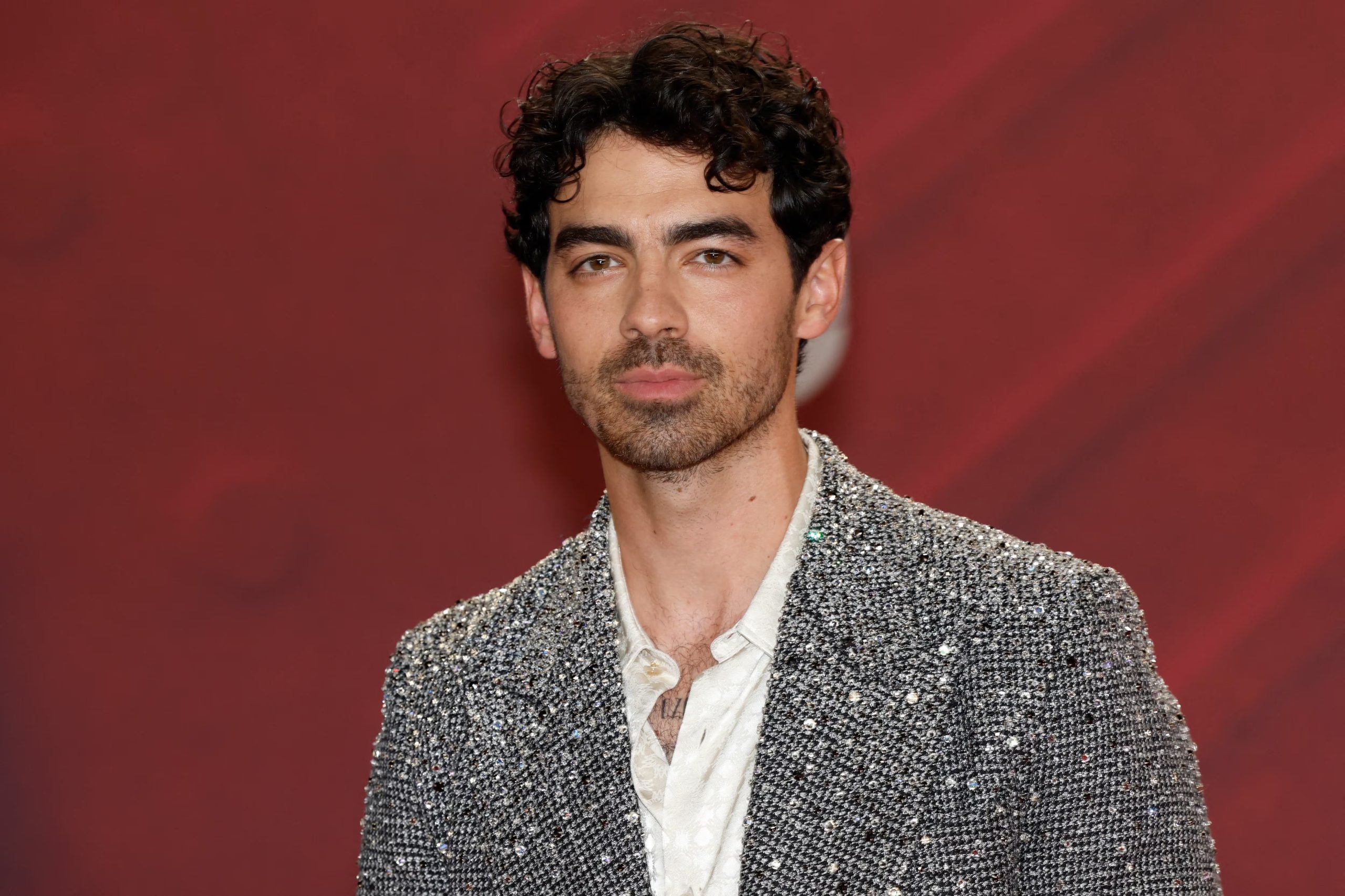 Joe Jonas considera que hablar con un profesional ofrece una perspectiva diferente a la que pueden brindar los amigos o la familia (REUTERS/Marco Bello)