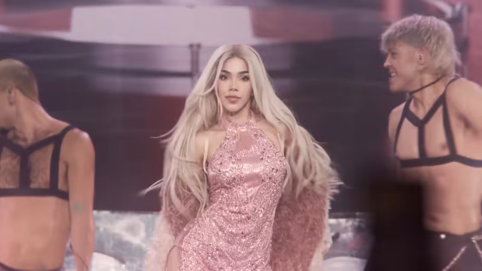 Su trayectoria discográfica arranca con Cambios de Luna (2022), seguido por K23 ese mismo año. En 2024 llegó Pink Aura, el proyecto que antecedió a su etapa actual tras casi dos años de trabajo creativo. (Sony Music/Cinemex)