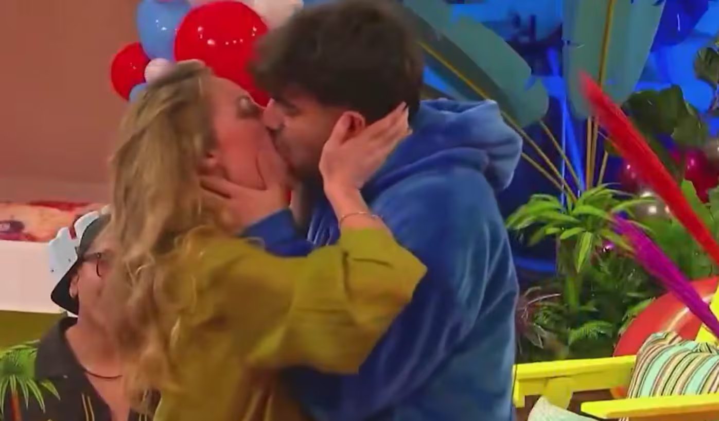 Fede Vigevani y Gema Garoa protagonizaron uno de los besos de la temporada (Captura de pantalla )
