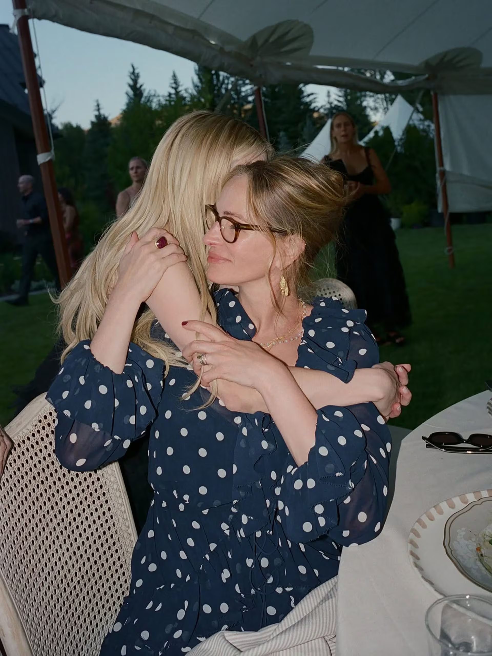 Emma Roberts dijo que querían que el casamiento “se sienta como unas vacaciones para todos”, una idea que guió la planificación de principio a fin (Instagram: Emma Roberts) 