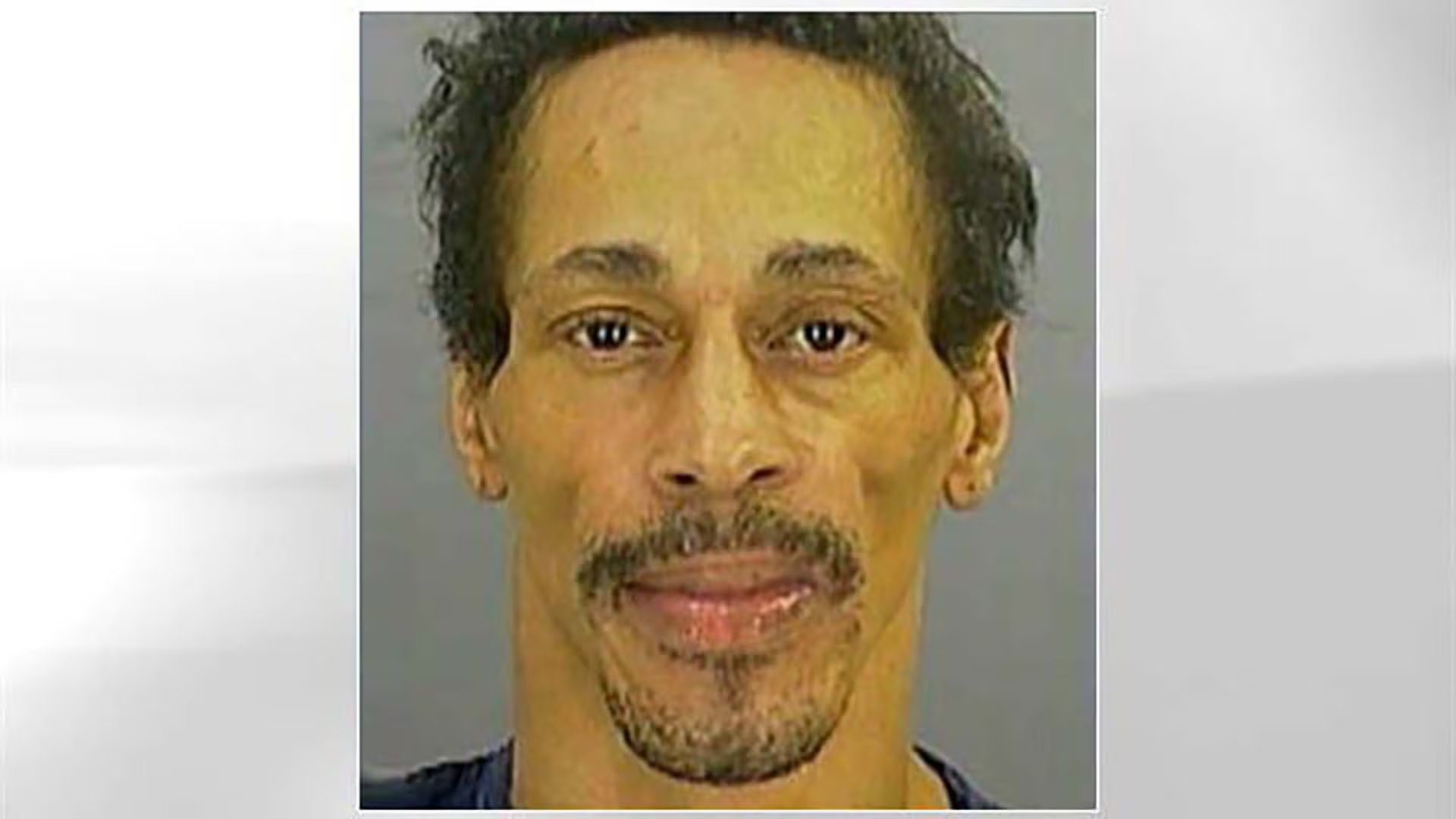 La policía de Milwaukee acompañó a Tracy Edwards hasta el departamento de Jeffrey Dahmer y el registro del inmueble abrió la investigación por múltiples asesinatos