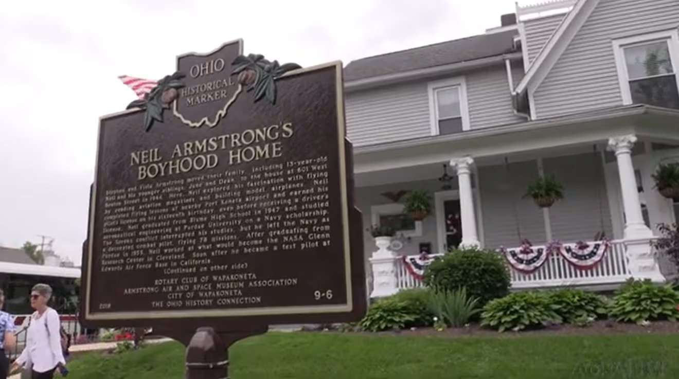 La familia Armstrong se instaló en la casa en 1944, después de varios traslados por el trabajo del padre del astronauta como auditor gubernamental (YouTube/AOPA)