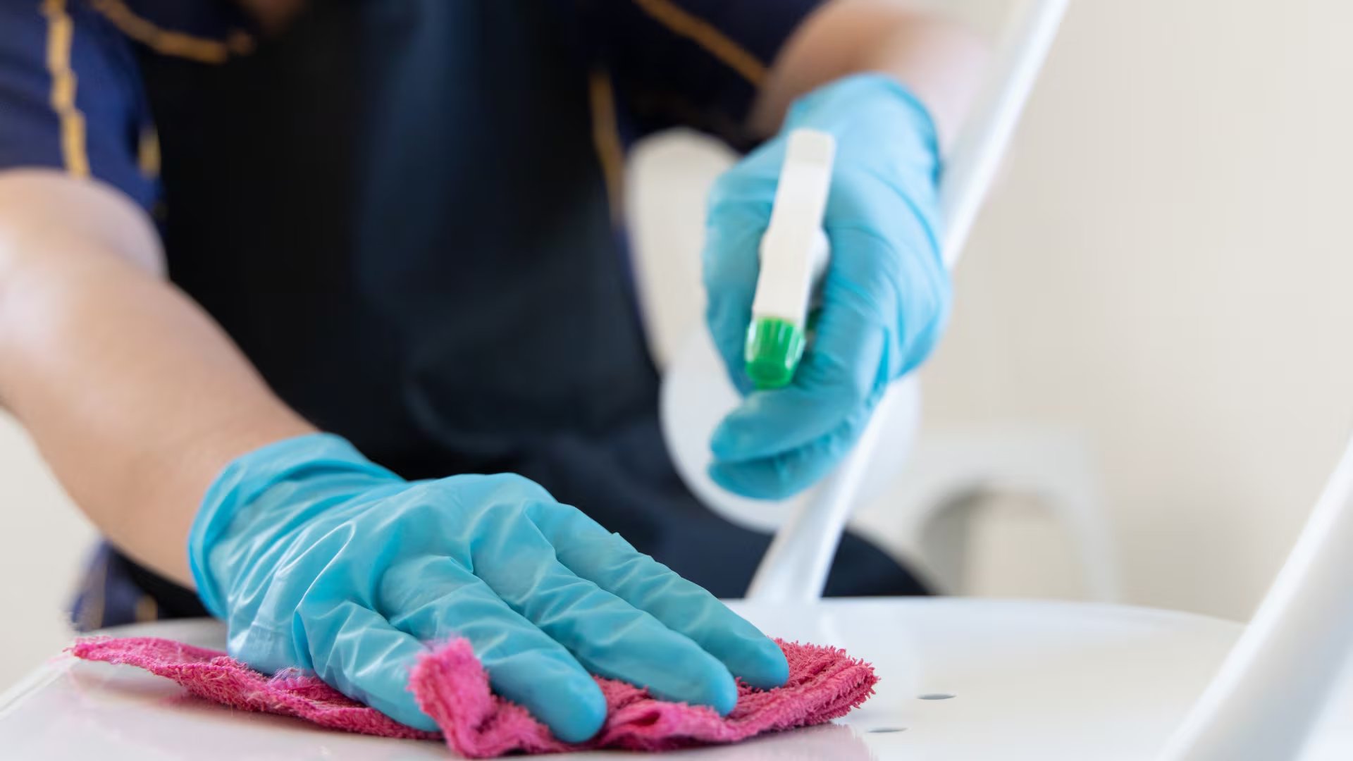 El uso del deshumidificador aumentó la acumulación de polvo, mientras que el purificador de aire con filtro HEPA logró el menor nivel registrado (Canva)