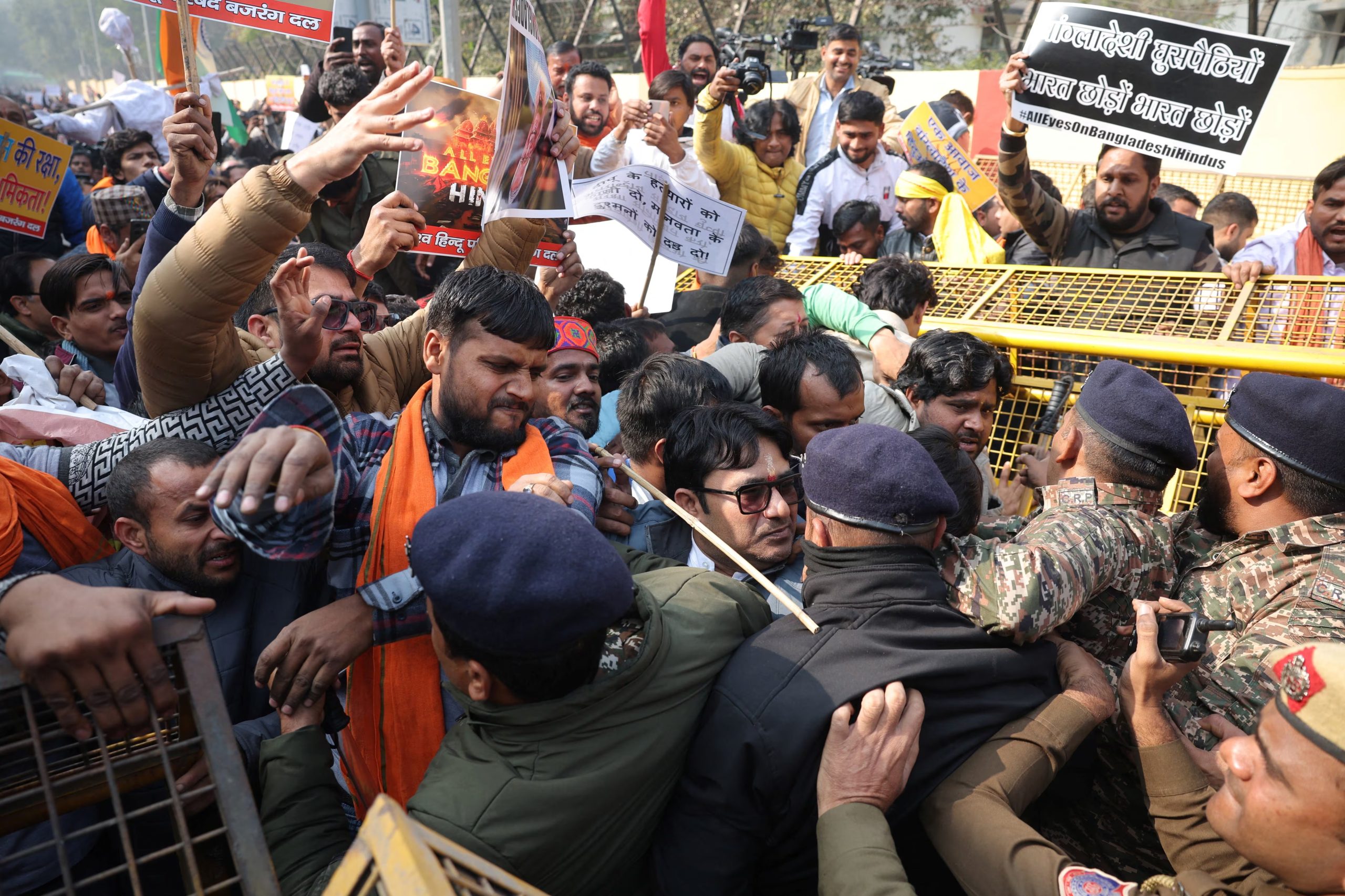 La represión de las manifestaciones derivó en la prohibición de partidos opositores y denuncias de persecución judicial en Bangladesh (Reuters)