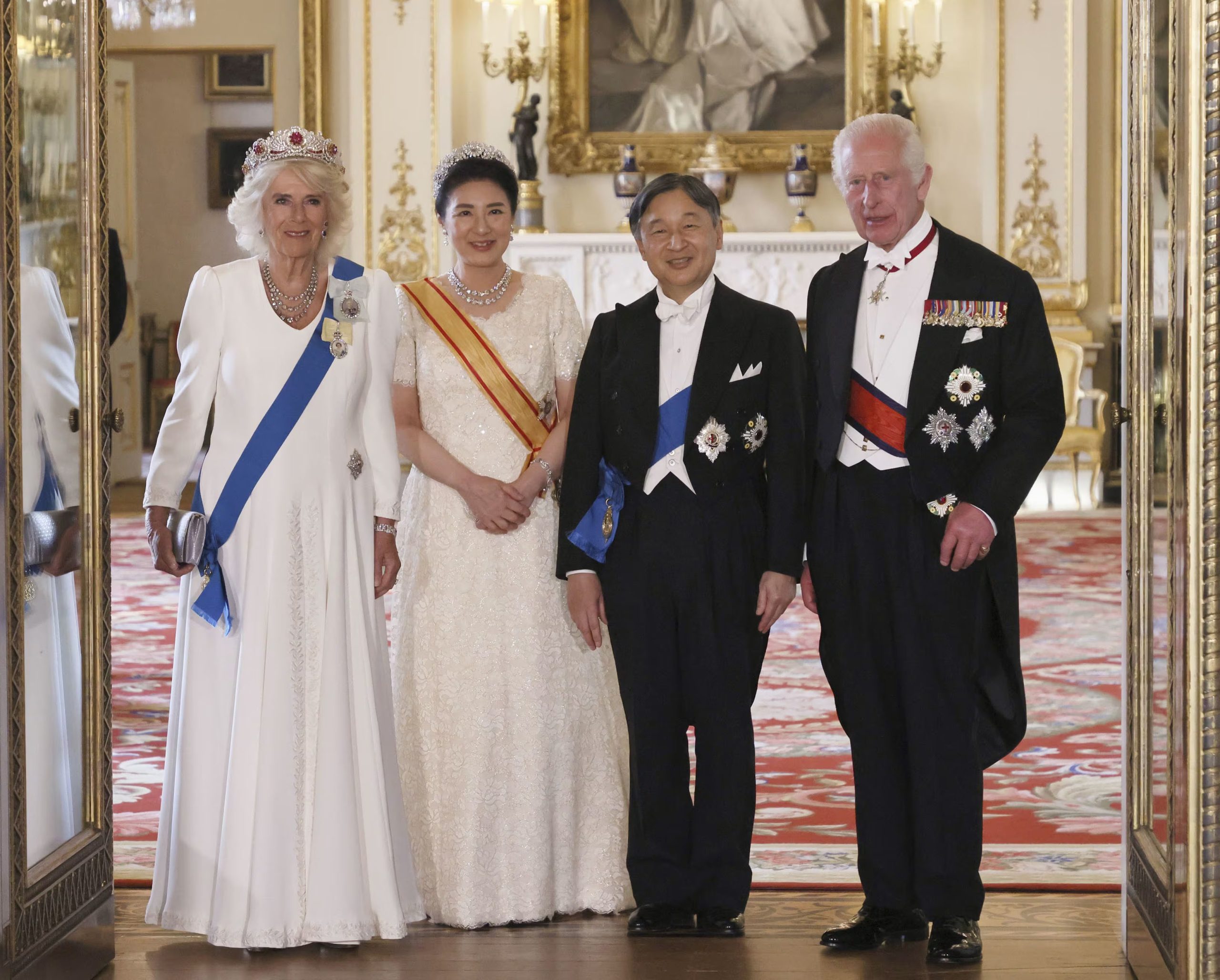 Masako de Japón en el Palacio de Buckingham (Grosby)