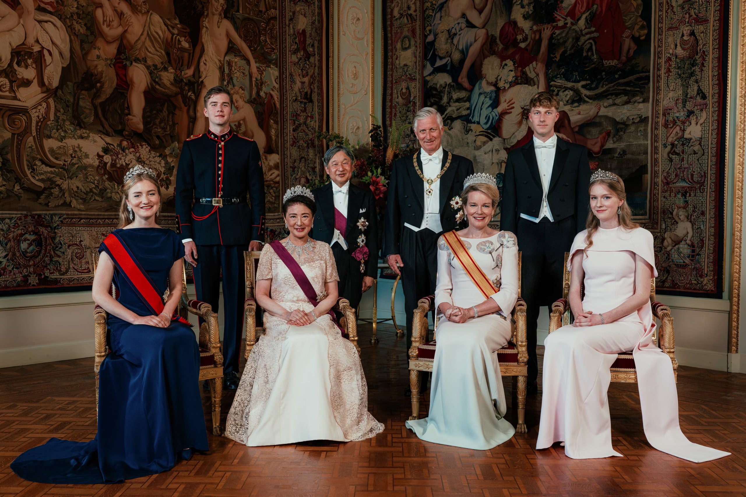Masako de Japón con la tiara Madreselva junto a la familia real de Bélgica (Reuters)