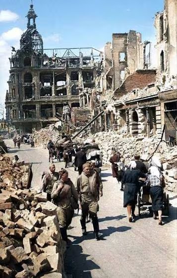 Cientos de bombarderos y una cantidad todavía mayor de cazas alemanes participaron en las operaciones