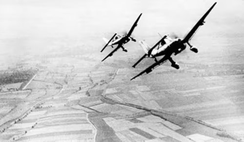 El resultado fue que algunas zonas habitadas de la capital británica recibieron bombas en casas, calles, y víctimas que no tenían relación alguna con los objetivos militares