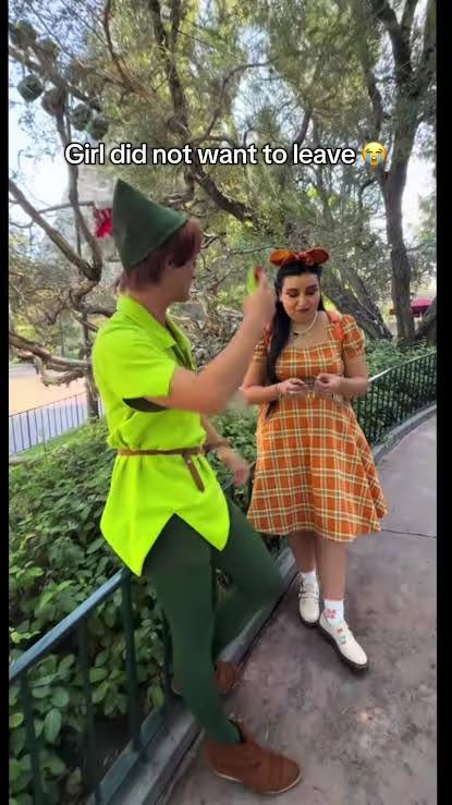 La creadora de contenido dedica varios post a interactuar con el personaje de Peter Pan. (Captura de video)