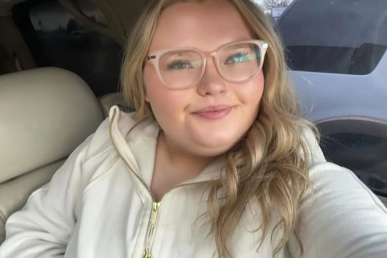 Alana trabaja en un hospital de Colorado mientras termina sus estudios para ser enfermera.(Instagram/TLC)