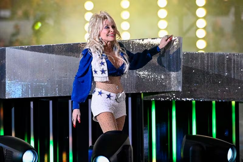 Según se reportó, Parton no asistió a la inauguración de una atracción de Dollywood porque su médico de Nashville le indicó que no viajara esa semana (Jerome Miron-USA TODAY Sports)