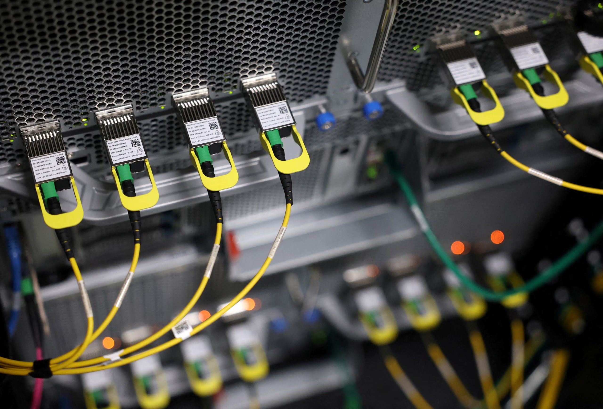 Los centros de datos consumieron el 4,4% de la electricidad de Estados Unidos en 2023 y podrían llegar hasta el 12% en 2028 (REUTERS/Toby Melville)
