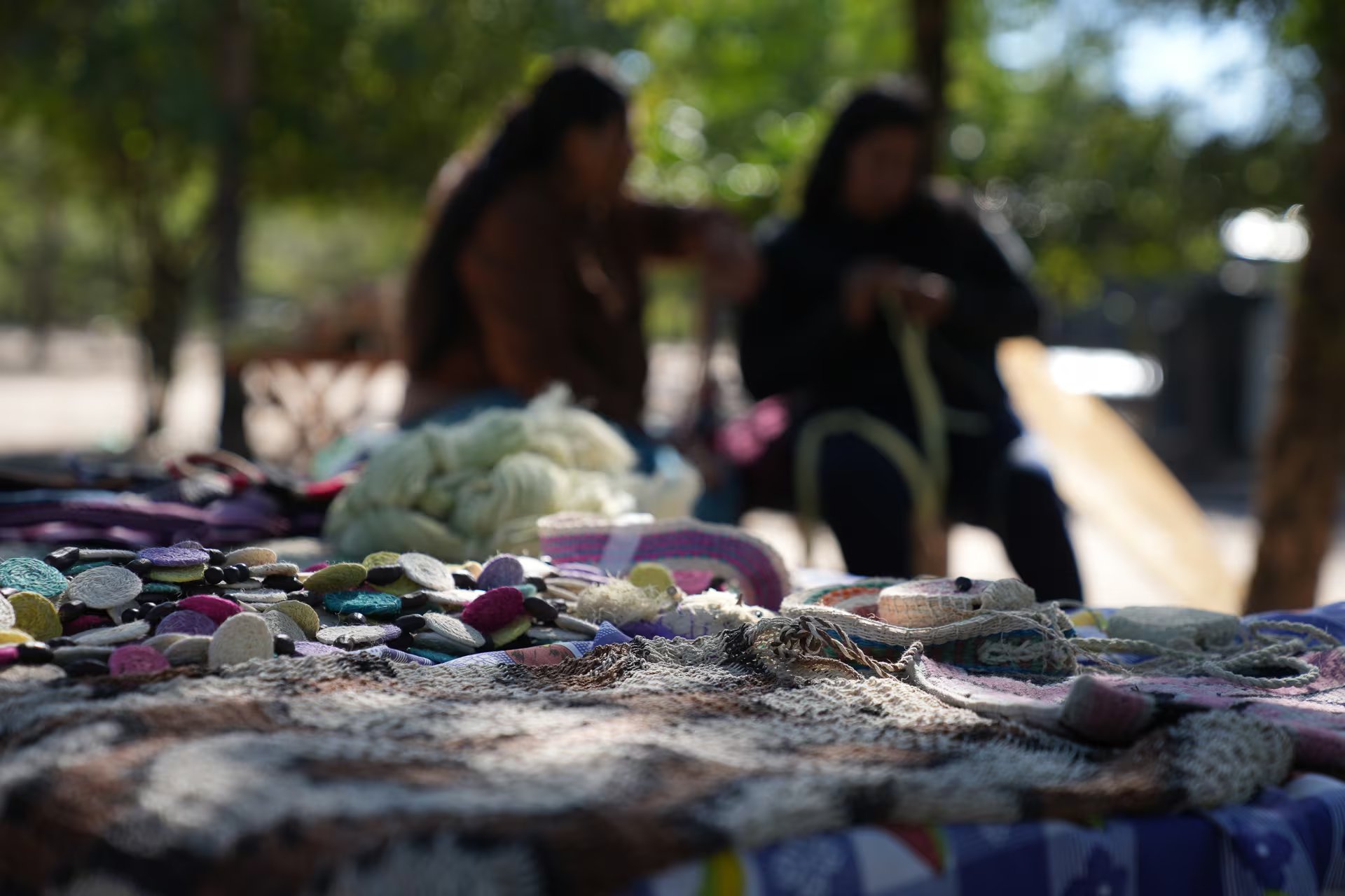 Artesanías con chaguar de la comunidad wichí en Tartagal. Dependen de la reproducción y replantación de nuevos chaguaderales fuera del monte 