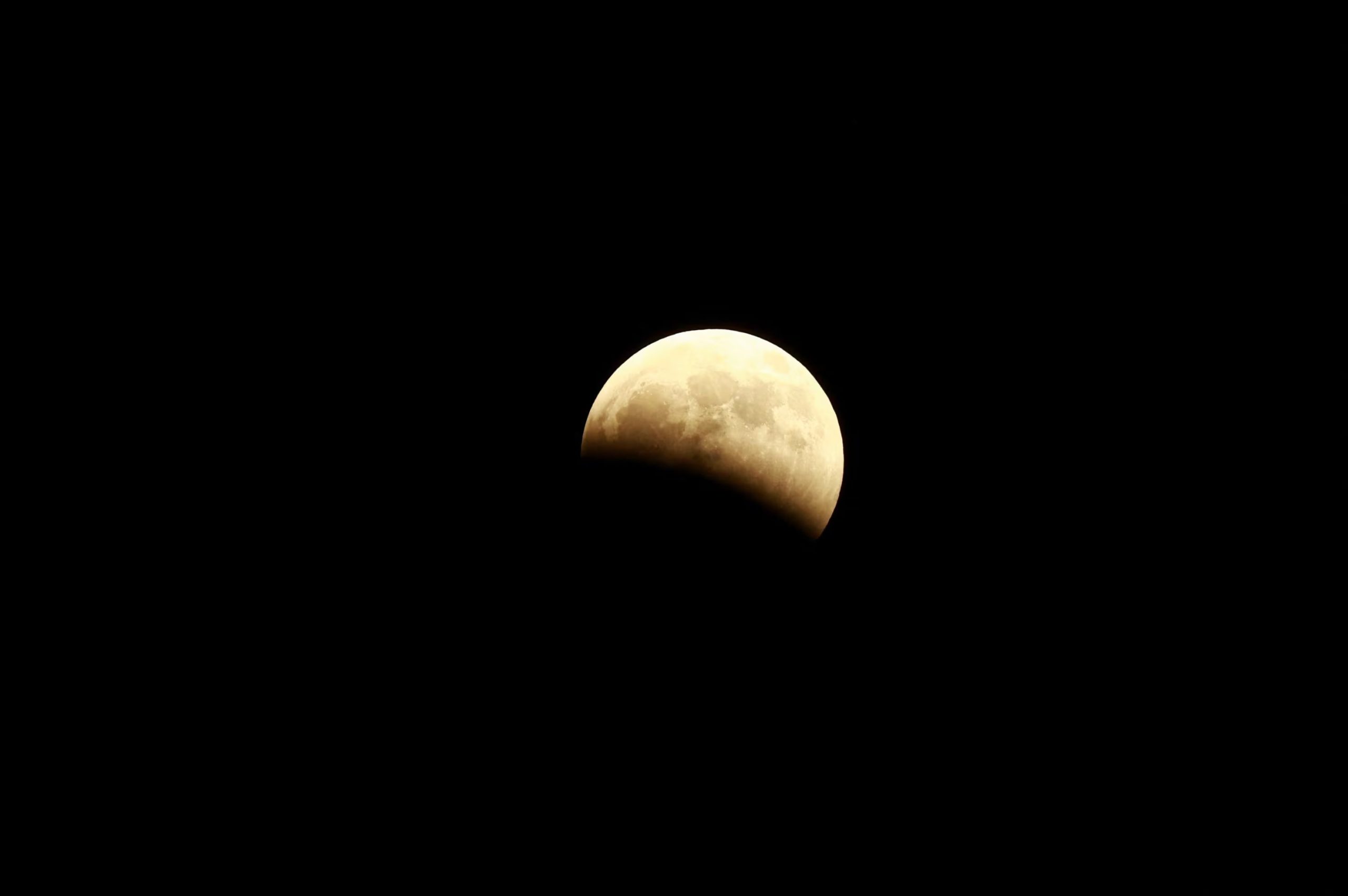 El eclipse lunar parcial en el cielo sobre Ciudad Juárez, México, el 27 de agosto de 2026 (REUTERS/Jose Luis Gonzalez)