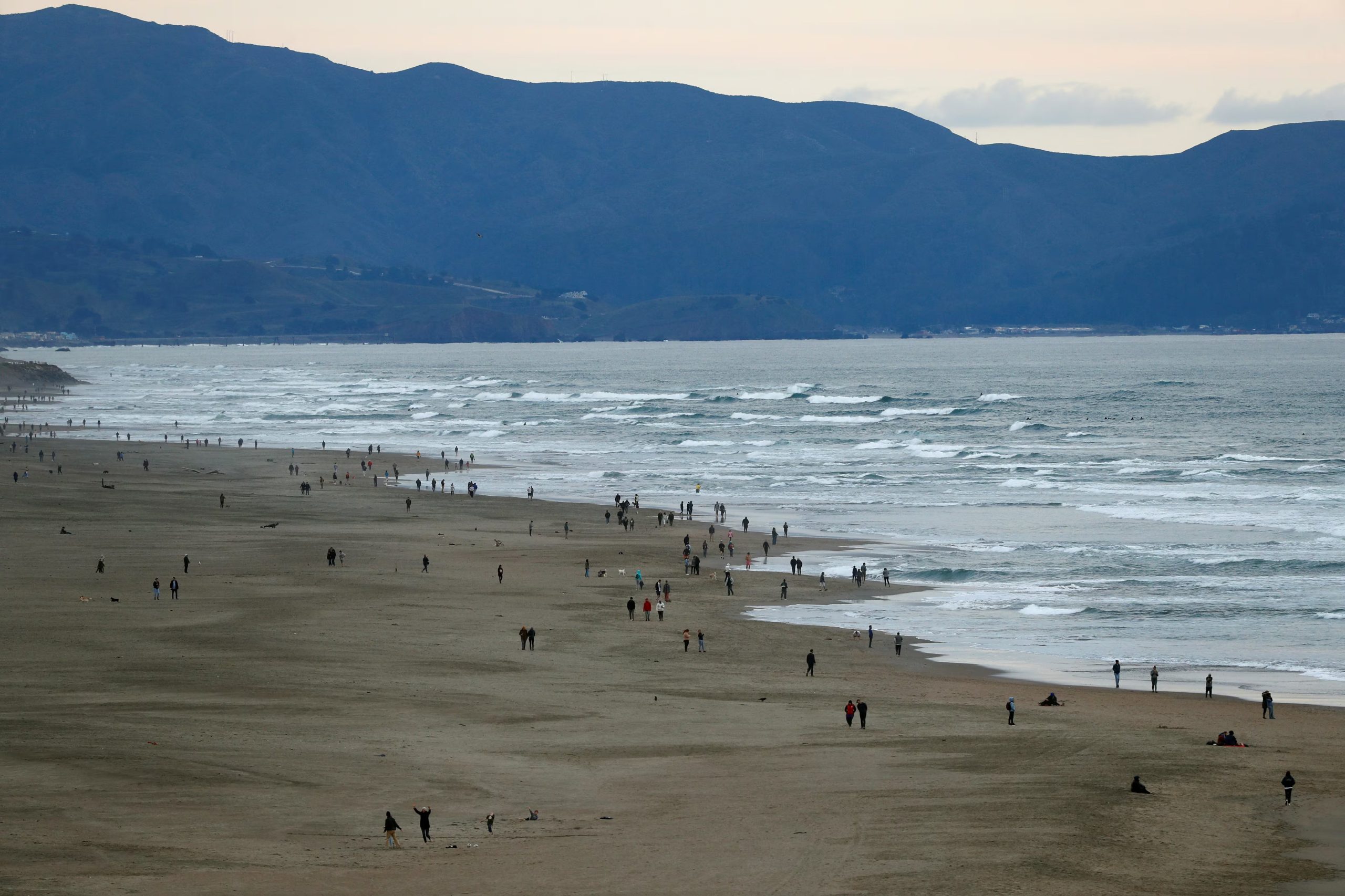 Ocean Beach combina vientos y afloramientos que enfrían el Pacífico frente a San Francisco (REUTERS/Stephen Lam)