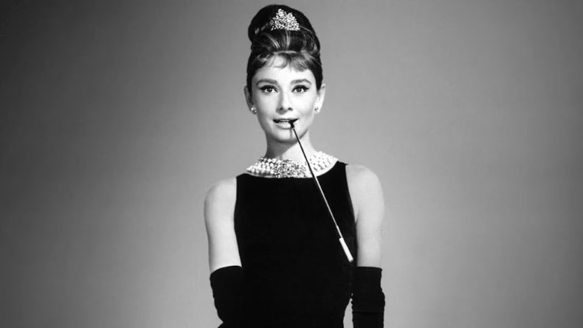 La película sobre Breakfast at Tiffany’s se basa en el libro Fifth Avenue, 5 A.M. de Sam Wasson y tendrá guion de Alena Smith 
- (Créditos: archivo)