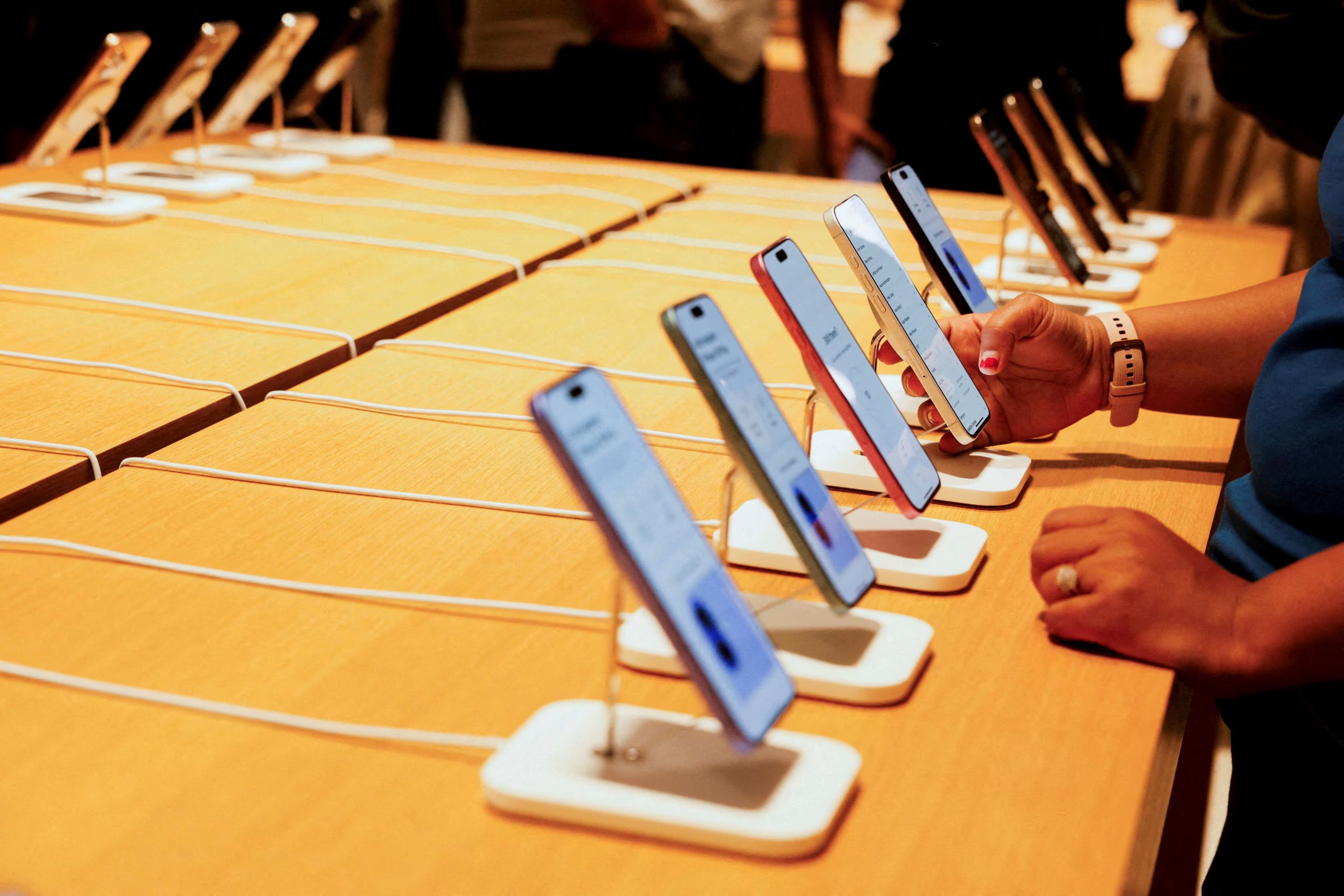 Apple incrementa sus ventas en México gracias a la fuerte demanda de la serie iPhone 17. (Reuters)