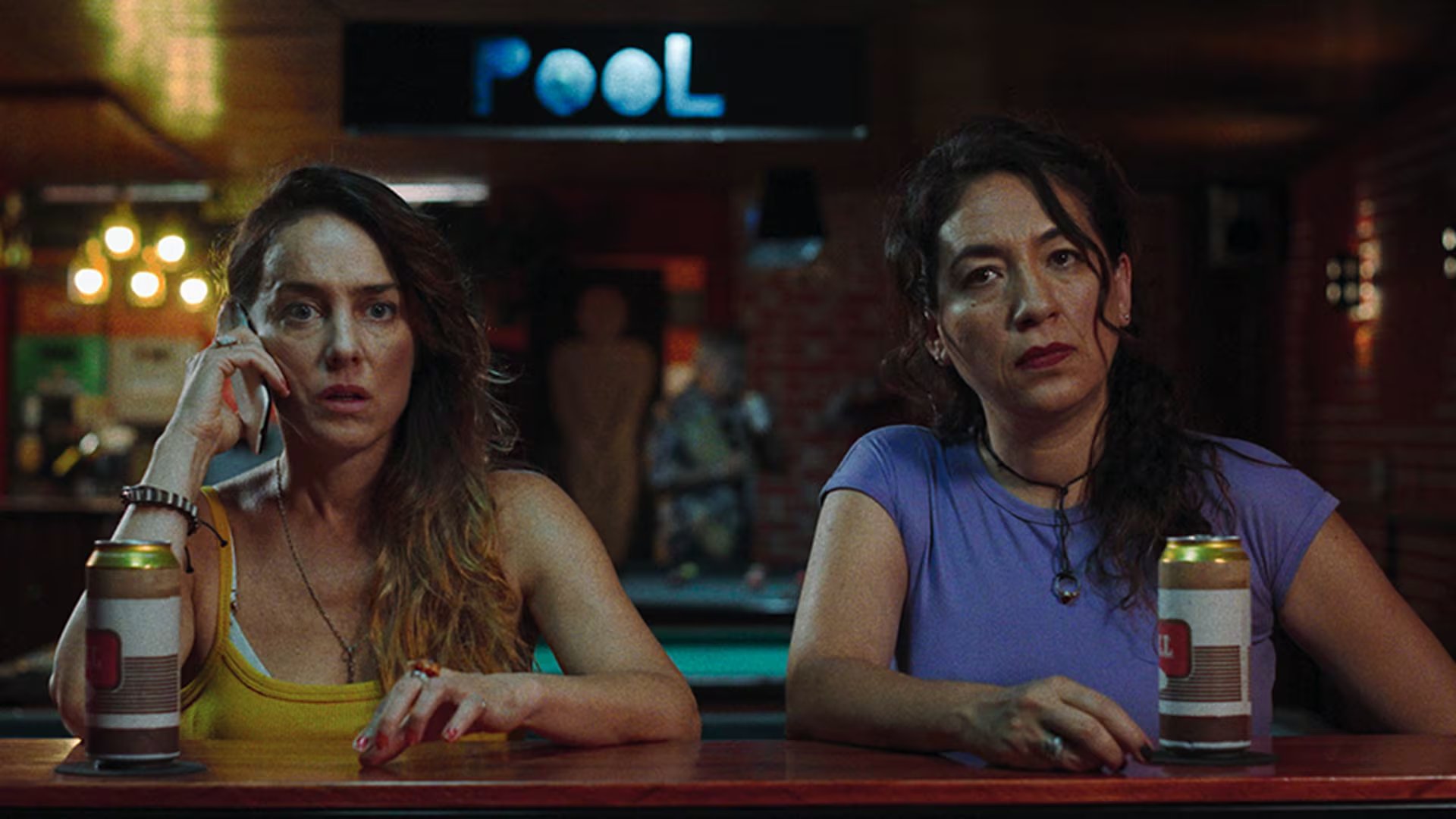 Lorena Vega junto a Jazmín Stuart en una escena de 'Lu & Pau', la película de Nicanor Loreti que se estrenó esta semana