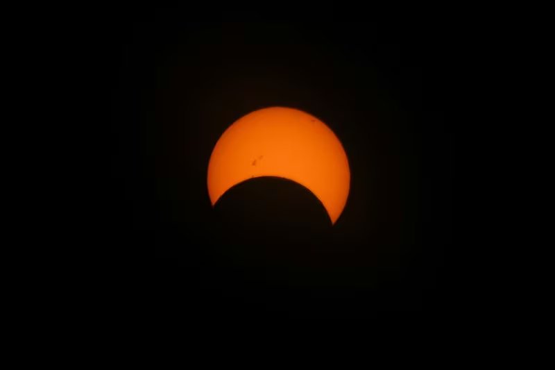 En la antigua China, el eclipse de 2134 a.C. sorprendió a la corte de Chung K’ang, sus astrónomos no lograron predecirlo, lo que causó pánico (REUTERS/Agustin Marcarian)