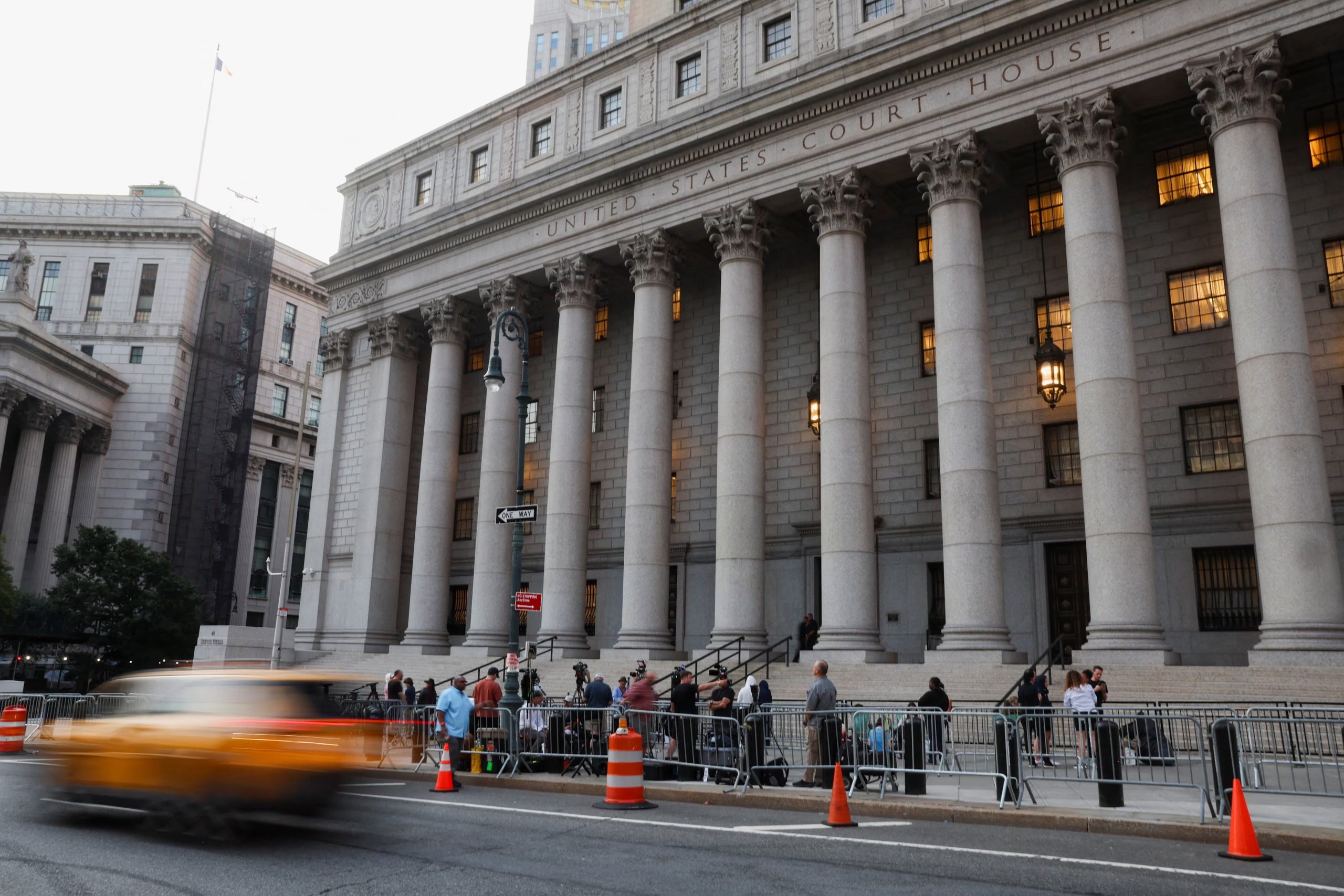 La fiscalía presentó videos del ataque en Manhattan, la huida en bicicleta, ADN, casquillos y notas de Luigi Mangione sobre su intención de matar a un ejecutivo de salud (REUTERS/Jordan Tovin)