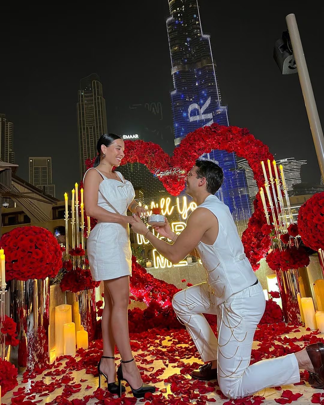 Con un imponente escenario de fondo, Luisa Fernanda W y Pipe Bueno se unieron en compromiso para llegar al altar en los próximos meses - crédito @luisafernandaw/Instagram