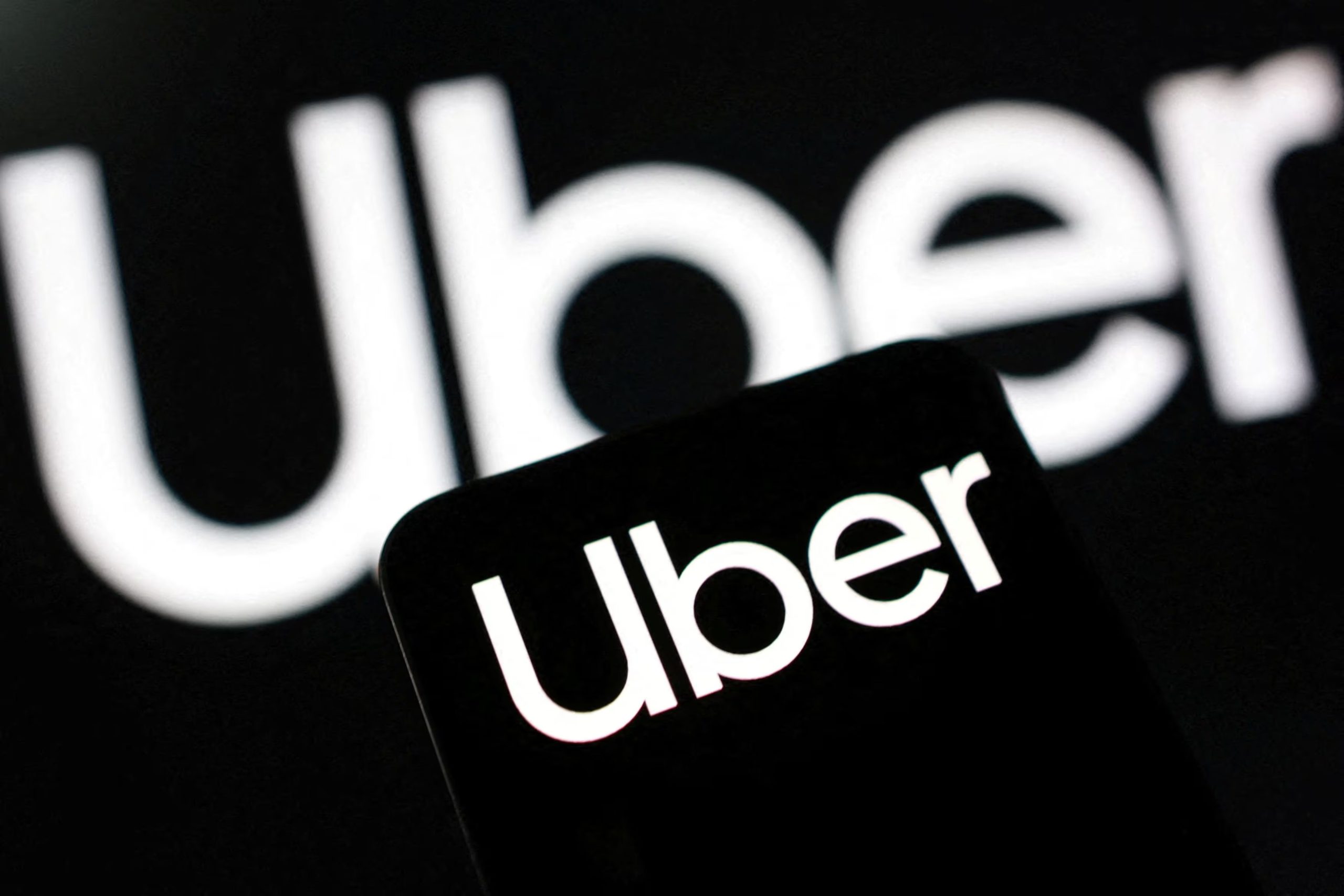Uber buscó un lugar intermedio y defendió un modelo híbrido. REUTERS/Dado Ruvic/Illustration/File Photo