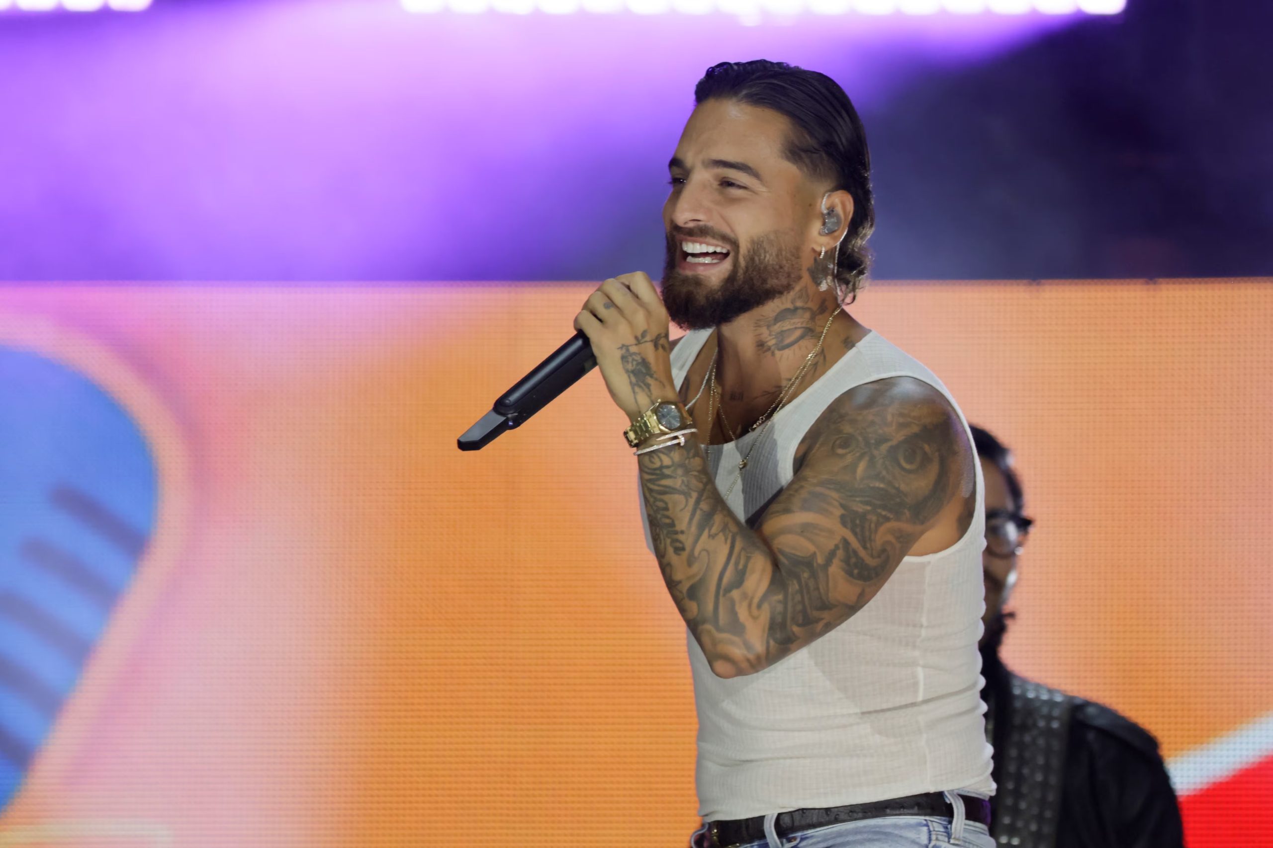 El cantante colombiano Maluma se presentó en el concierto 'Voces por la vida', en la recaudación de fondos para la reconstrucción de la zonas afectadas por el terremoto de magnitud 7,4 que sacudió a Colombia, el pasado 10 de agosto - crédito Carlos Ortega/EFE