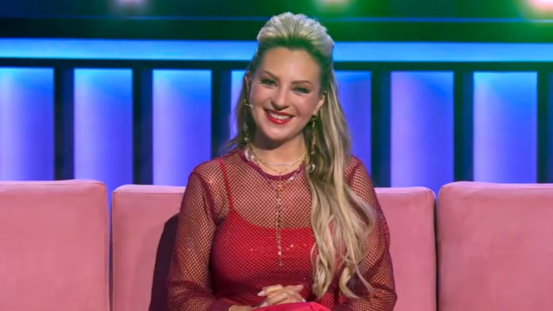 La actriz y cantante dejó en claro que notó varias acciones por parte de la producción. (Captura de pantalla YouTube La Casa de los Famosos México)