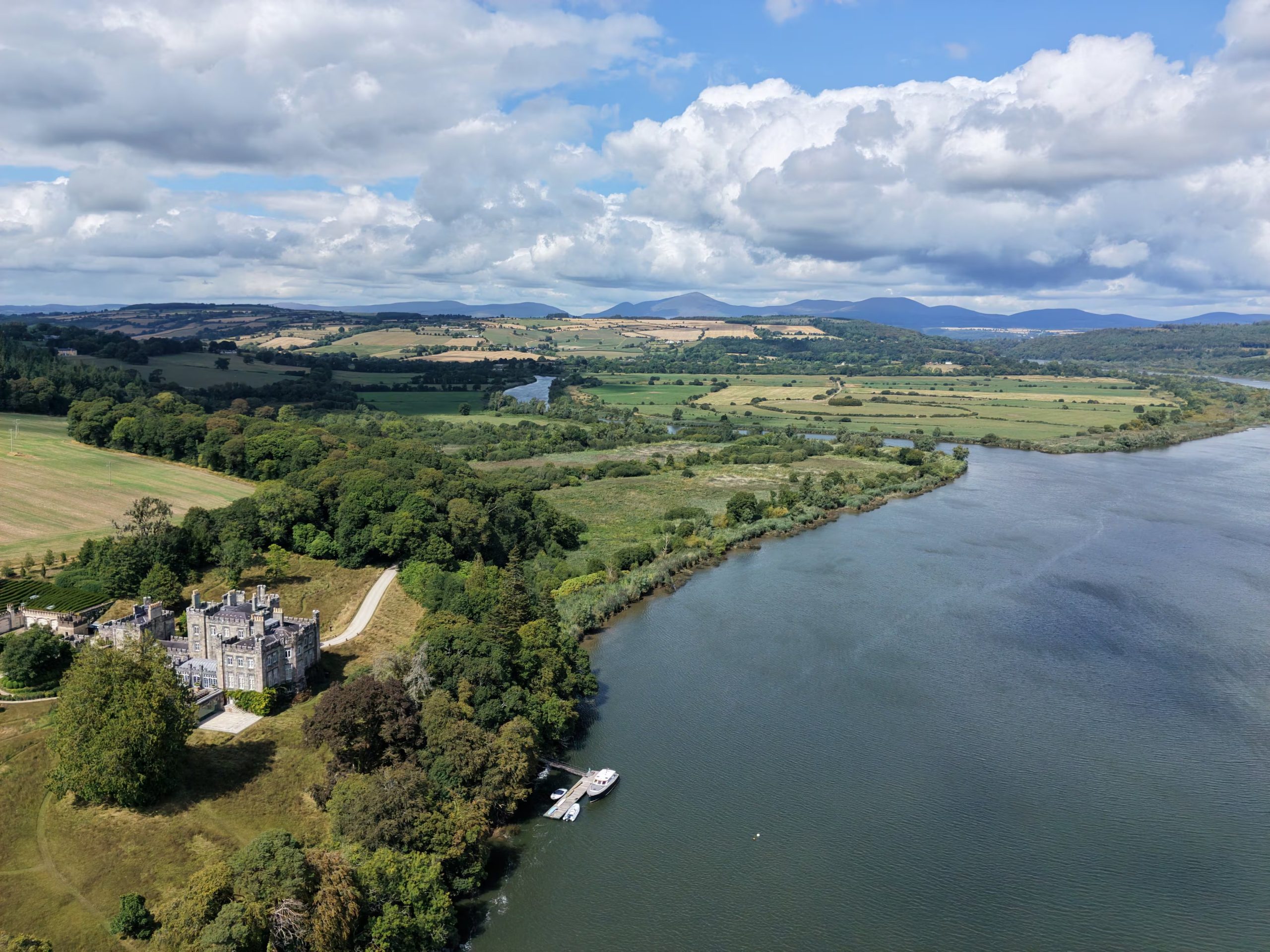 El castillo de Strancally, adquirido recientemente por Mark Zuckerberg, CEO de Meta, en Waterford, Irlanda, el 20 de agosto de 2026. (Patrick Kenealy/Imagen cedida a través de REUTERS).