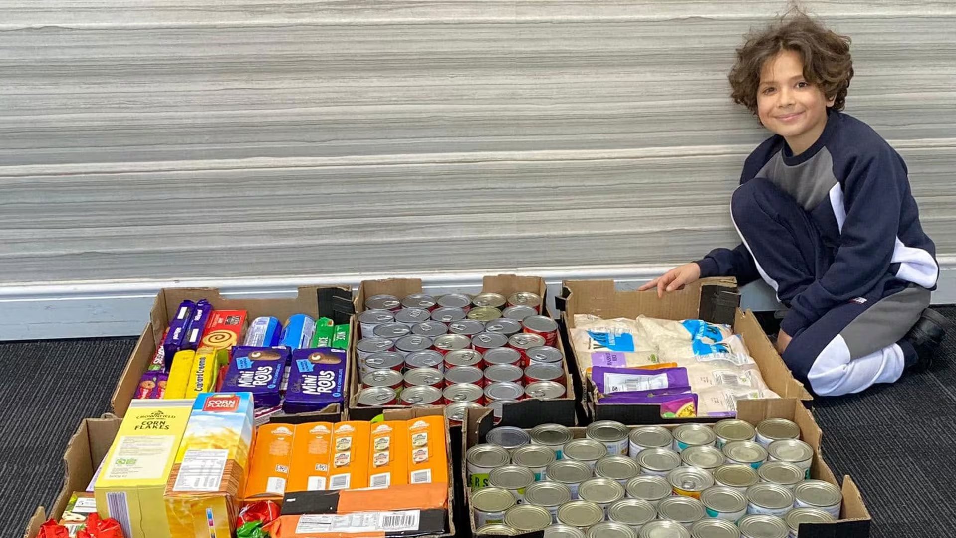 Ryan Hulance recicló alrededor de 1,5 millones de latas en tres años y recaudó cerca de USD 22.500 para causas solidarias en Birmingham (Créditos: Ryan Hulance/ Facebook)