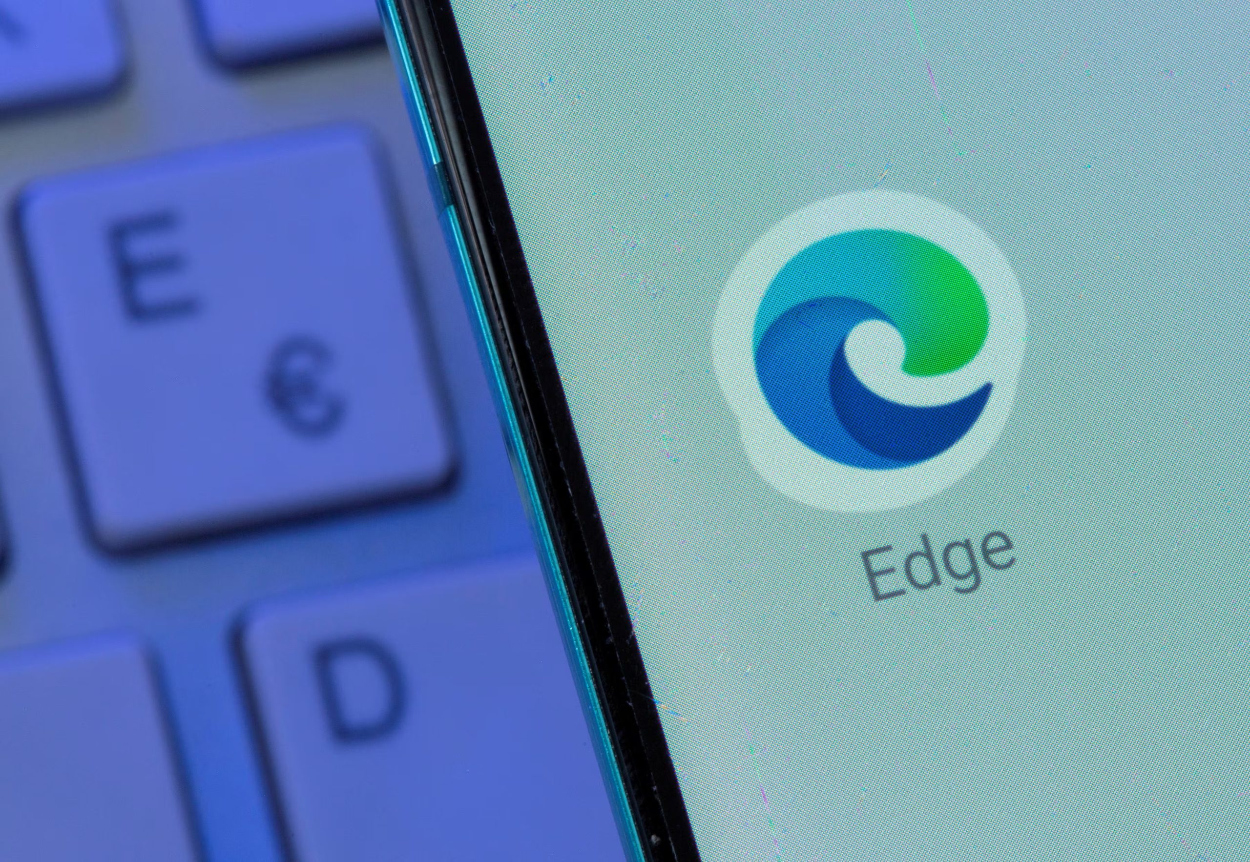 La nueva actualización de Microsoft Edge llegará de manera gradual. REUTERS/Dado Ruvic/Illustration/File Photo