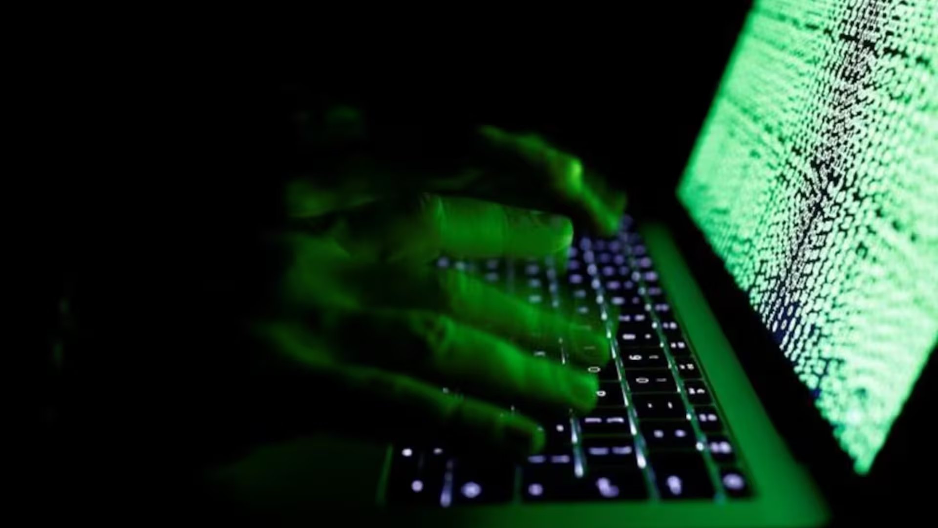 Dominios alterados, ventanas constantes, mensajes urgentes de “virus”, promesas absolutas de HD sin cortes y pedidos de tarjeta o permisos del sistema indican riesgo, por lo que la opción más segura sigue siendo la señal oficial para ver el juego en línea - (Reuters)
