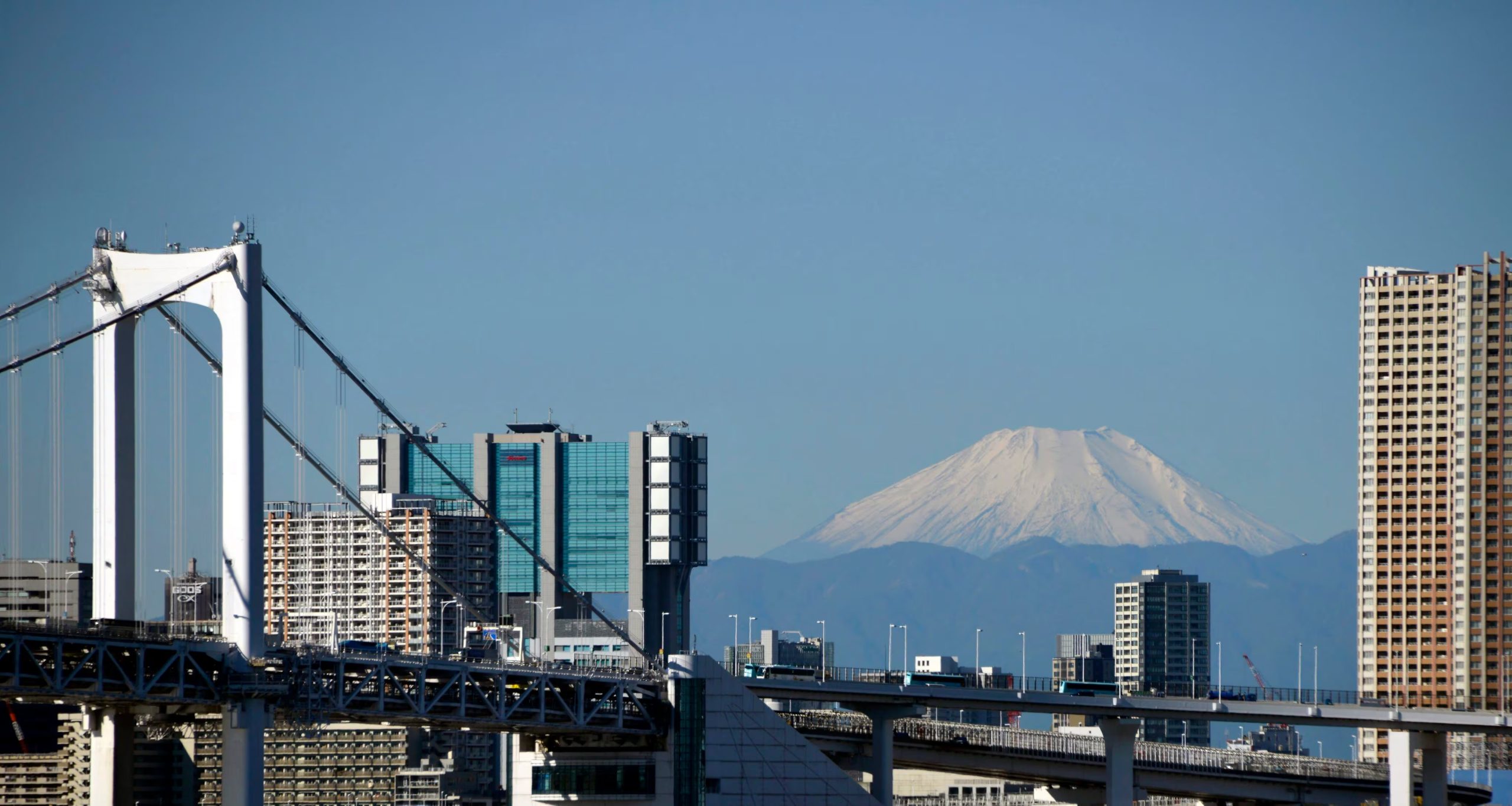 La UNESCO declaró al monte Fuji Patrimonio Mundial en 2013 por su relevancia cultural, reforzada por su presencia en las estampas de Hokusai y Hiroshige y por atractivos como los Cinco Lagos de Fuji. (EFE/Franck Robichon/Archivo)