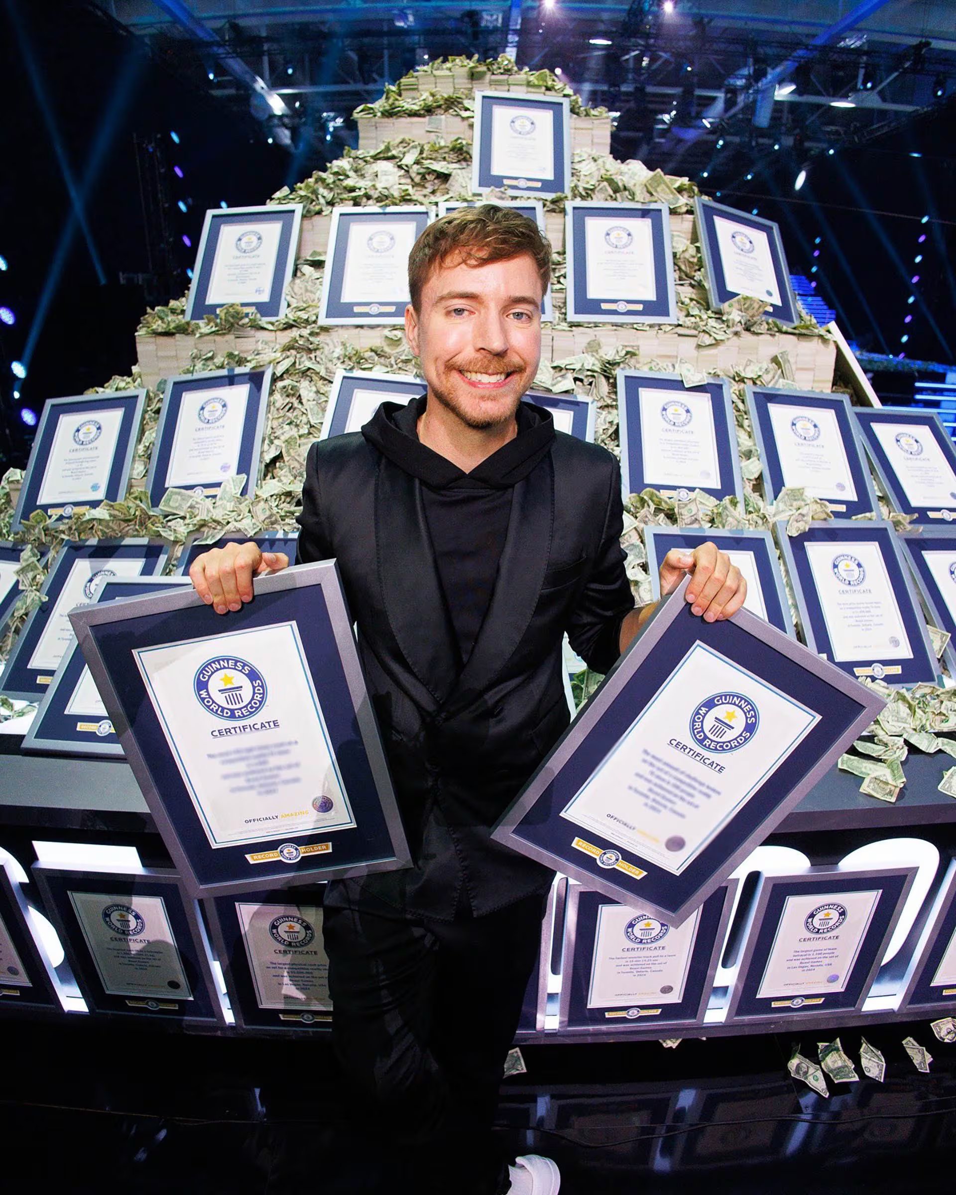 MrBeast contó que filmó en las pirámides de Egipto y reveló que la final de la tercera temporada de Beast Games se grabó en el Coliseo romano (@MrBeast)