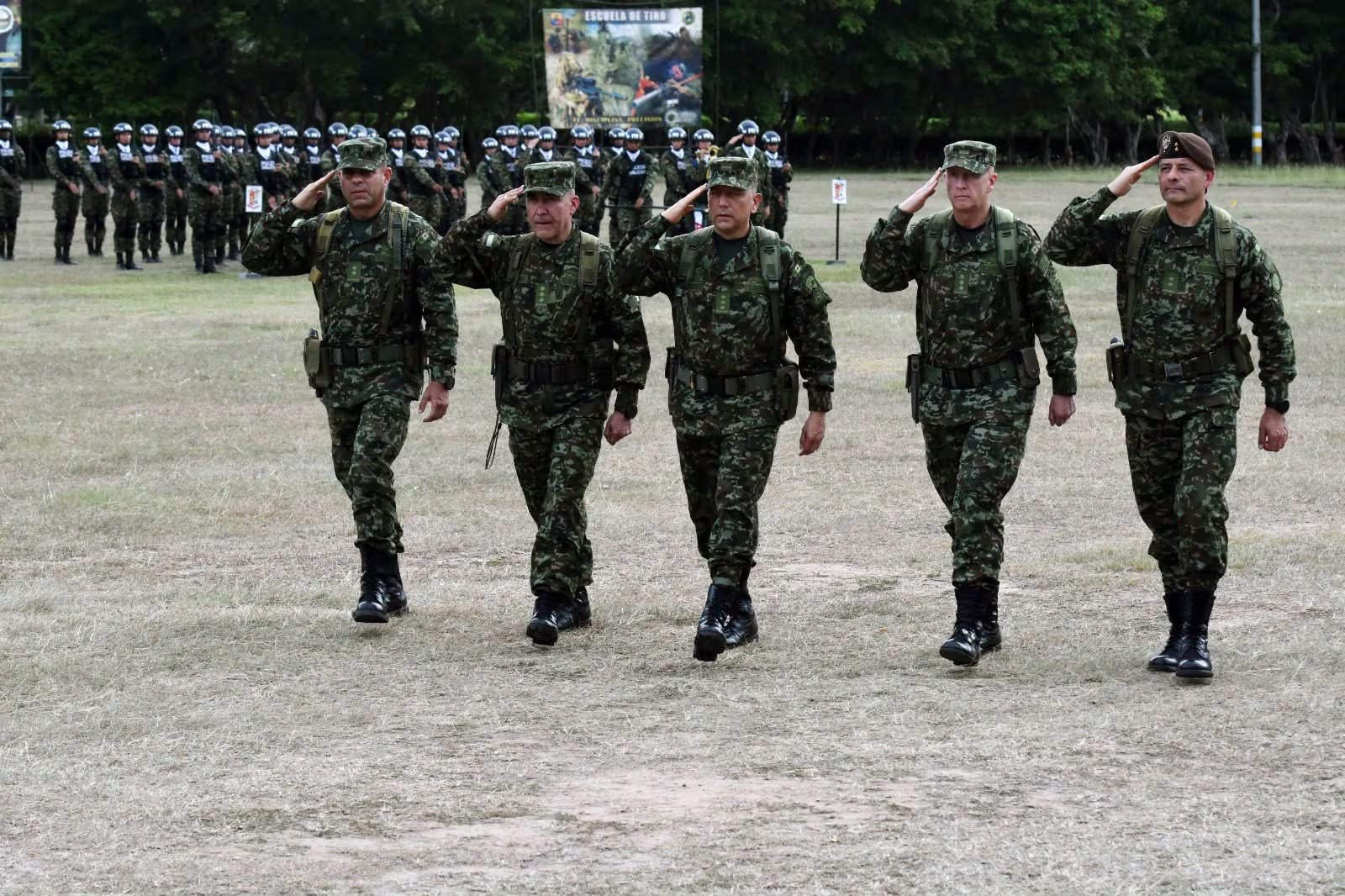 La Fiscalía demostró en juicio que las víctimas estaban desarmadas, no eran guerrilleros y fueron llevadas a la zona rural con una oferta falsa antes de ser reportadas como bajas militares - crédito @COL_EJERCITO / X
