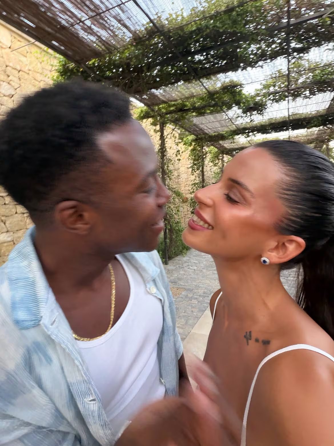 La cantante resumió su descanso con un posteo en el que mostró naturaleza, paseos románticos y gastronomía ante sus más de cuatro millones de seguidores (Instagram)