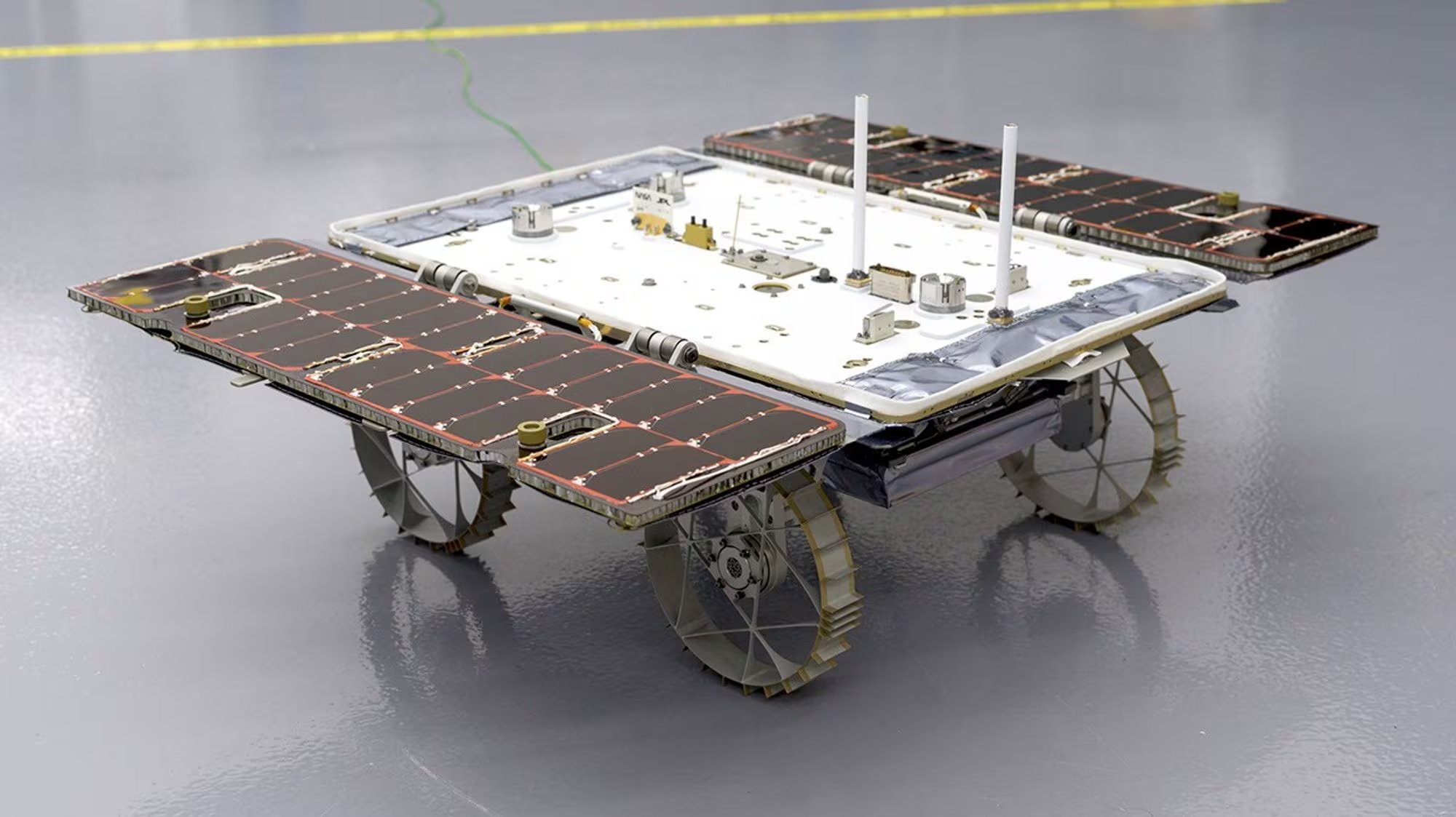 Los rovers de la misión CADRE estarán equipados con paneles solares, cámaras estéreo, sensores de navegación y un radar especial para explorar la superficie lunar (NASA/JPL-Caltech)