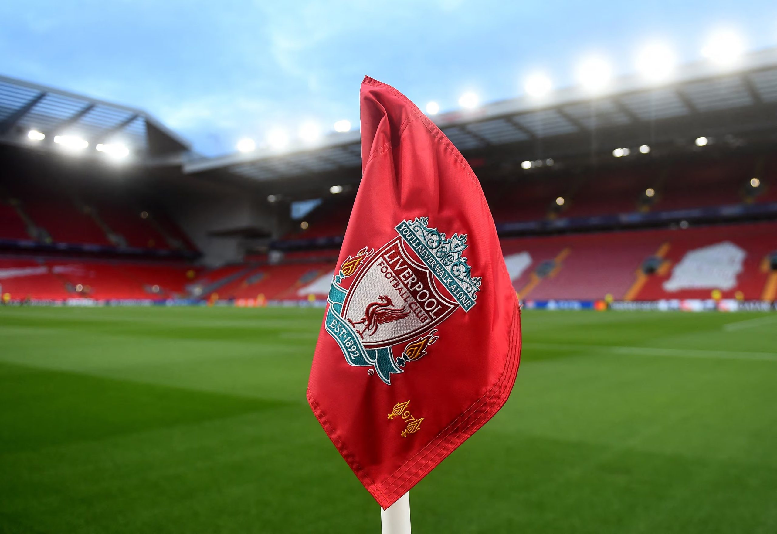 Liverpool hizo oficial la compra del 30% de sus acciones al grupo liderado por Jeff Bezos (REUTERS/Peter Powell)