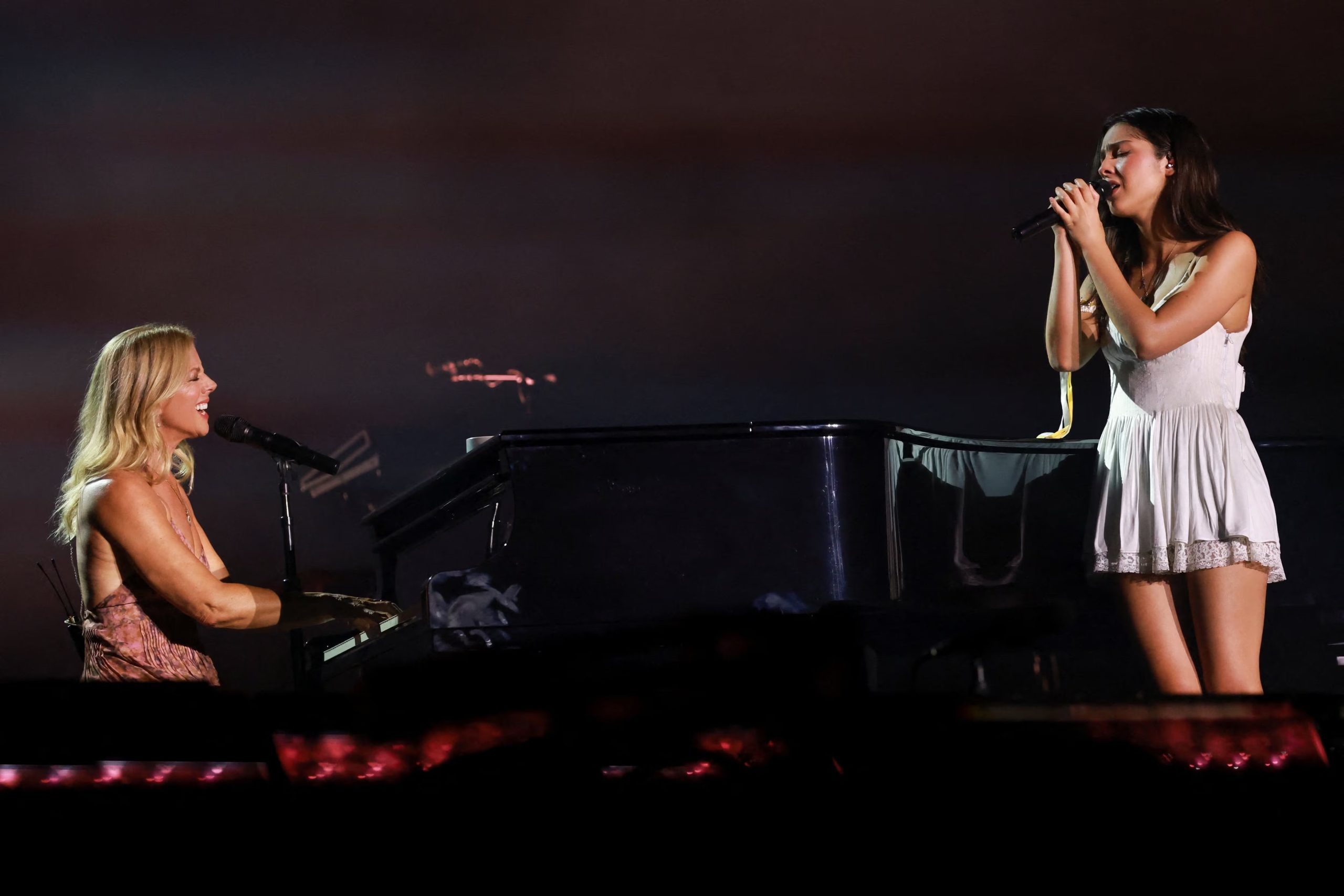 El festival incluyó un homenaje a Dolly Parton, fallecida el 25 de agosto, con versiones de “Building a Mystery” y “Angel” a cargo de Olivia Rodrigo y Sarah McLachlan (REUTERS/Mario Anzuoni)