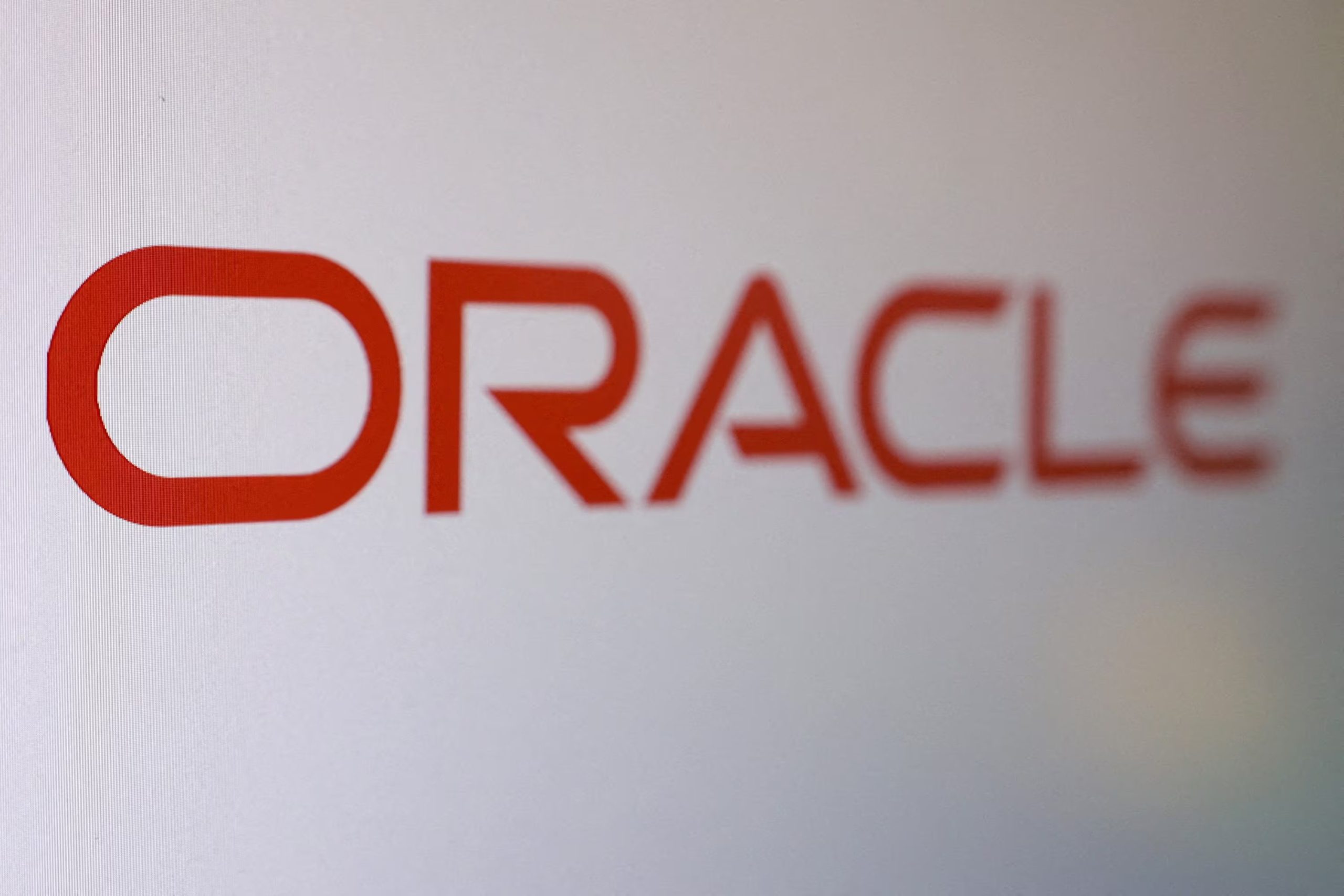 Oracle sigue invirtiendo en IA y centro de datos. REUTERS/Dado Ruvic/Illustration/File Photo